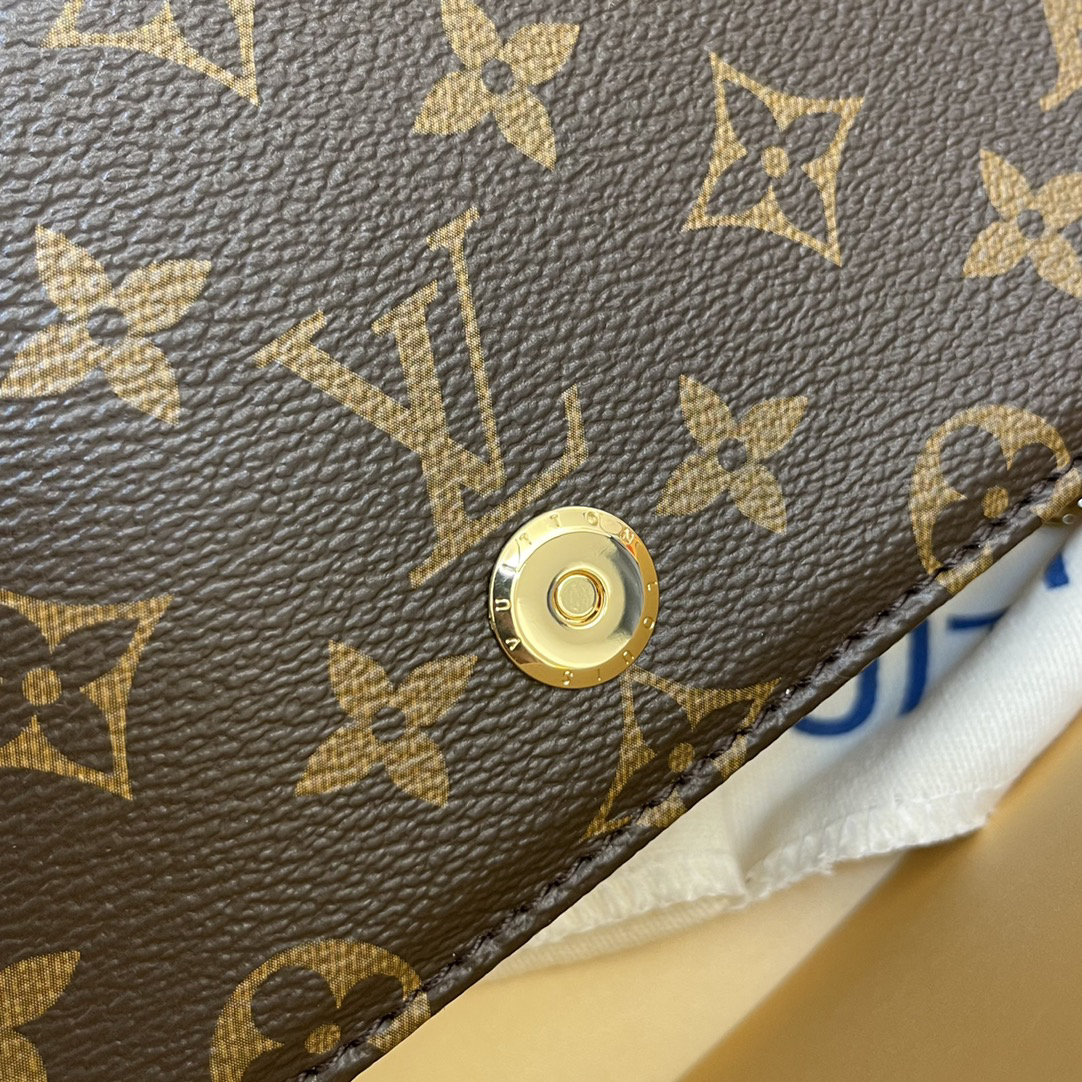 Louis Vuitton Lily Wallet on Chain in Monogram Canvas - Image 8