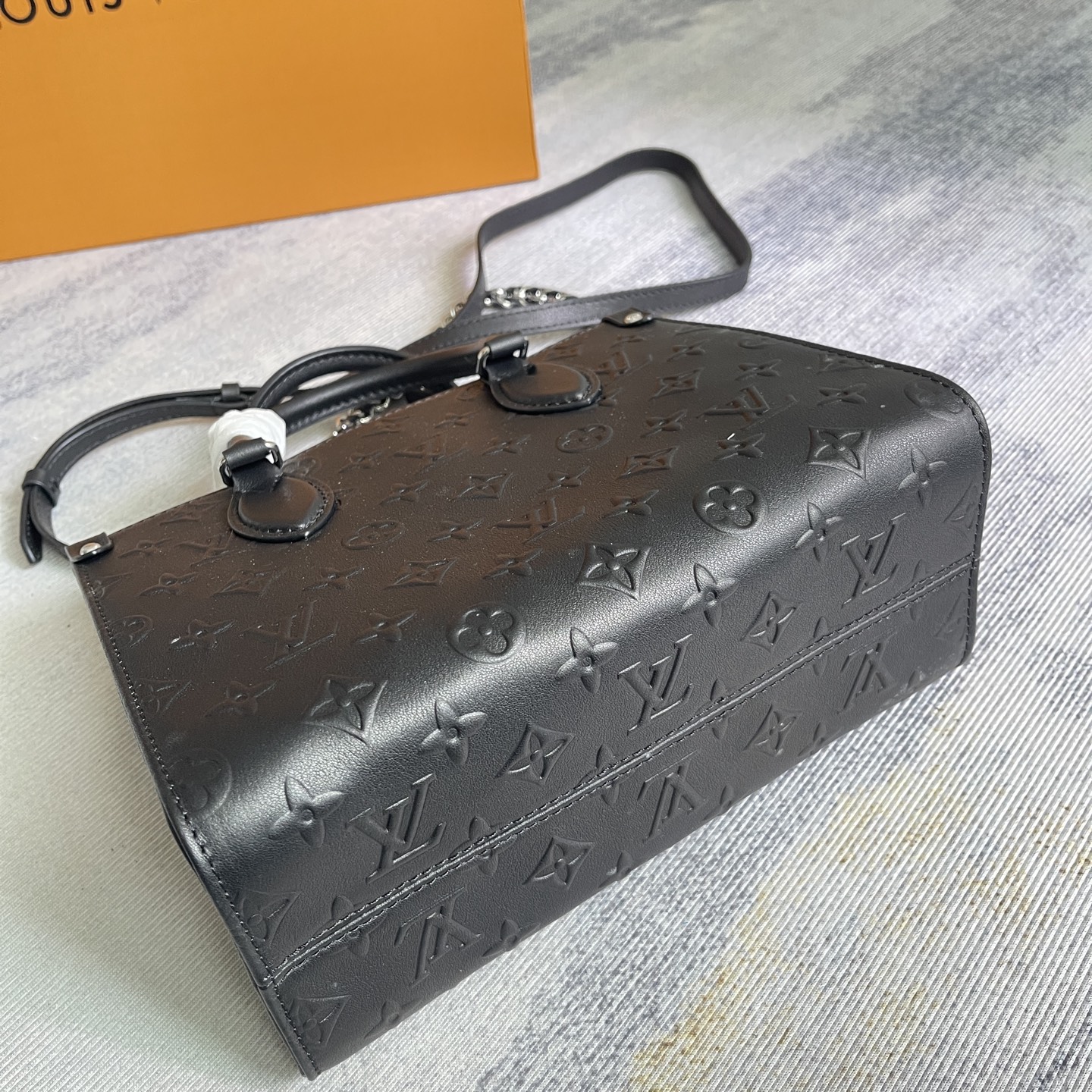 Louis Vuitton OnTheGo PM Monogram Bold Handbag M14576 - Image 8