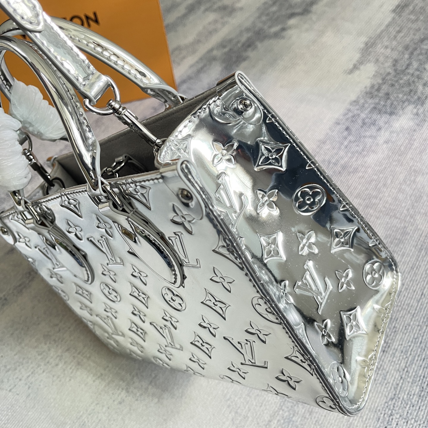Louis Vuitton OnTheGo PM Monogram Miroir LV Ski Silver Tote Bag - Image 8