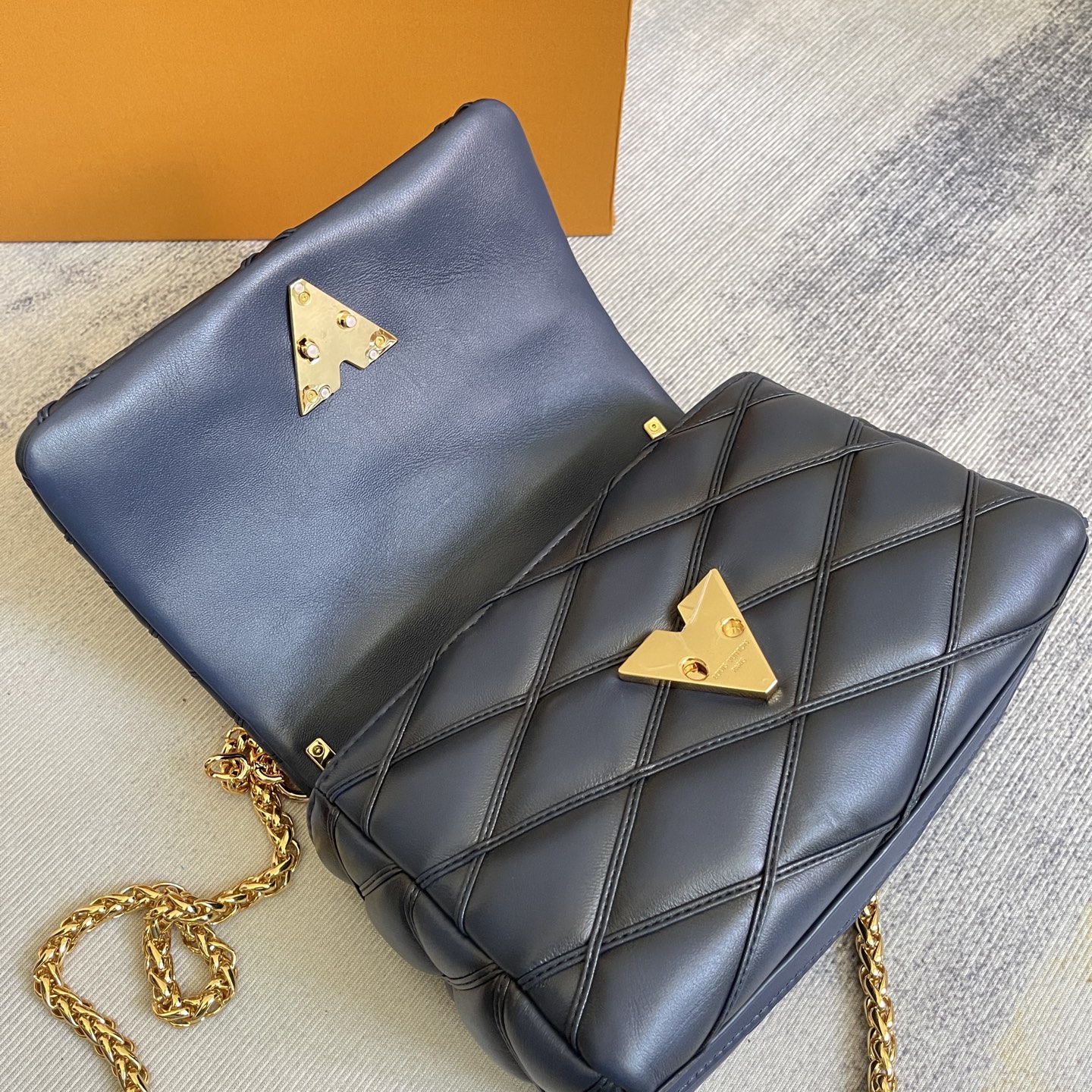 GO-14 Medium Handbag - - Image 8
