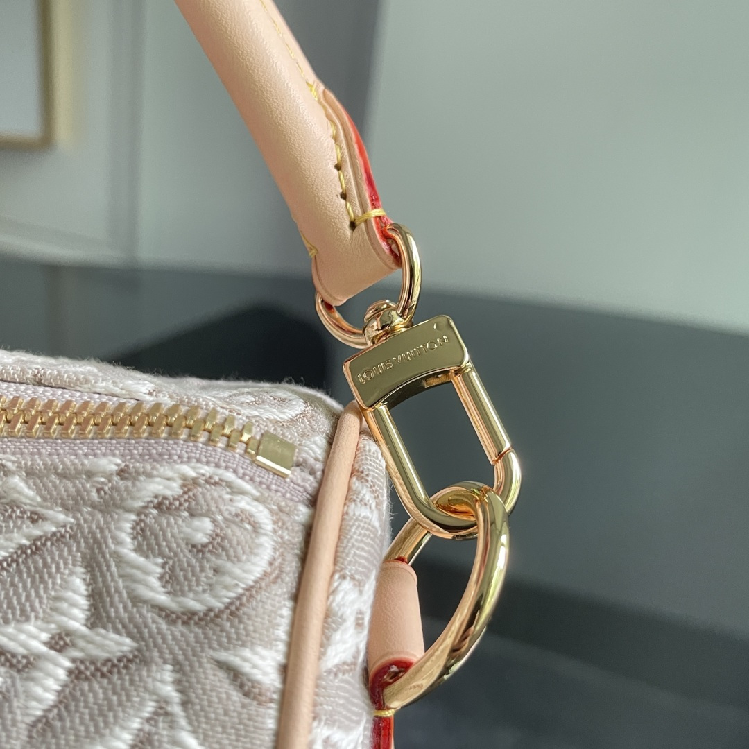 Louis Vuitton Speedy Soft 30 Handbag in Monogram Emblème Canvas - Image 8