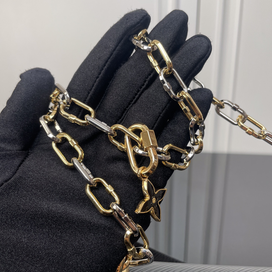Louis Vuitton Twist Medium Bag in Black Epi Leather - Image 8