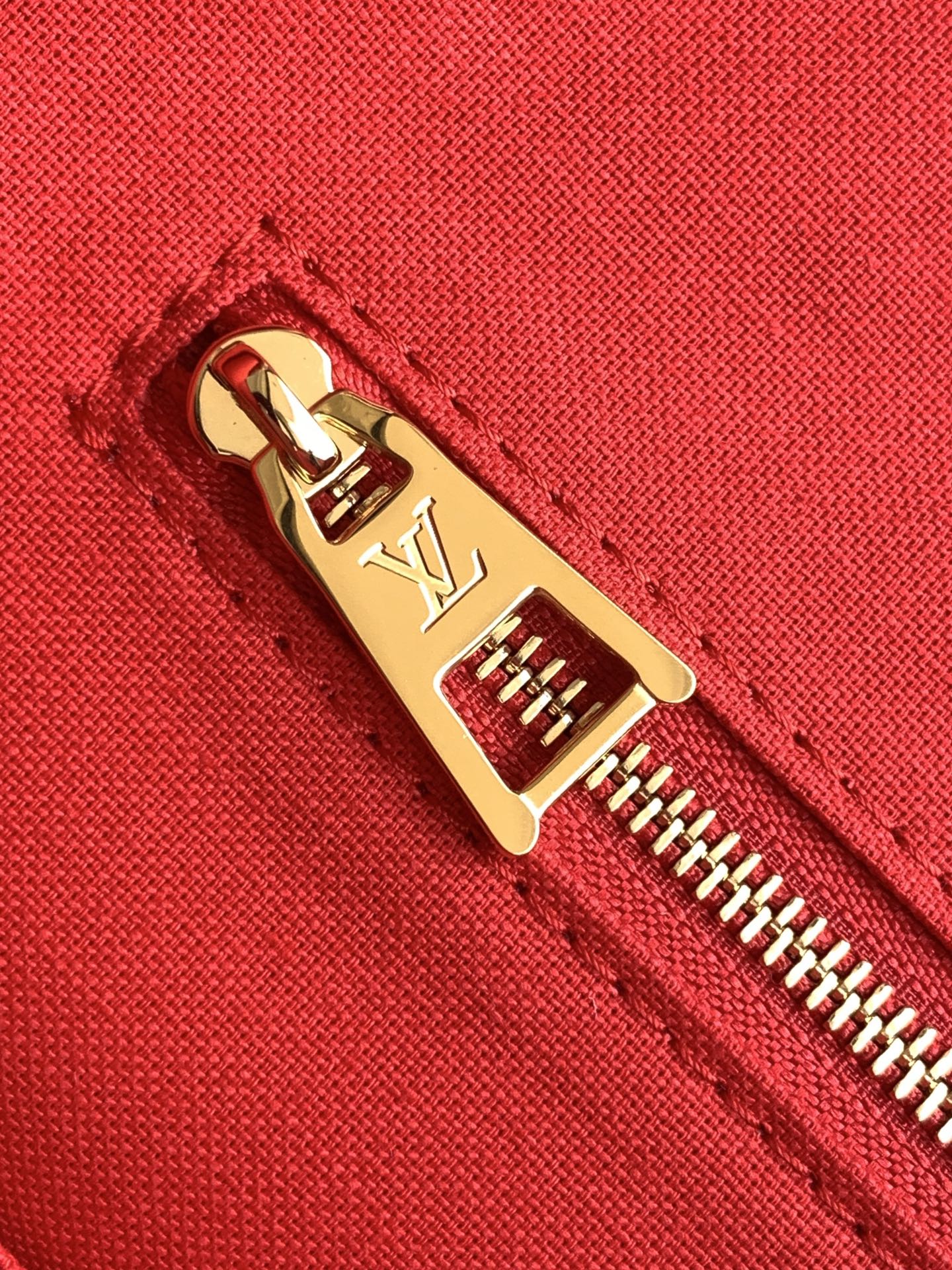 Louis Vuitton Onthego MM Handbag - Image 8