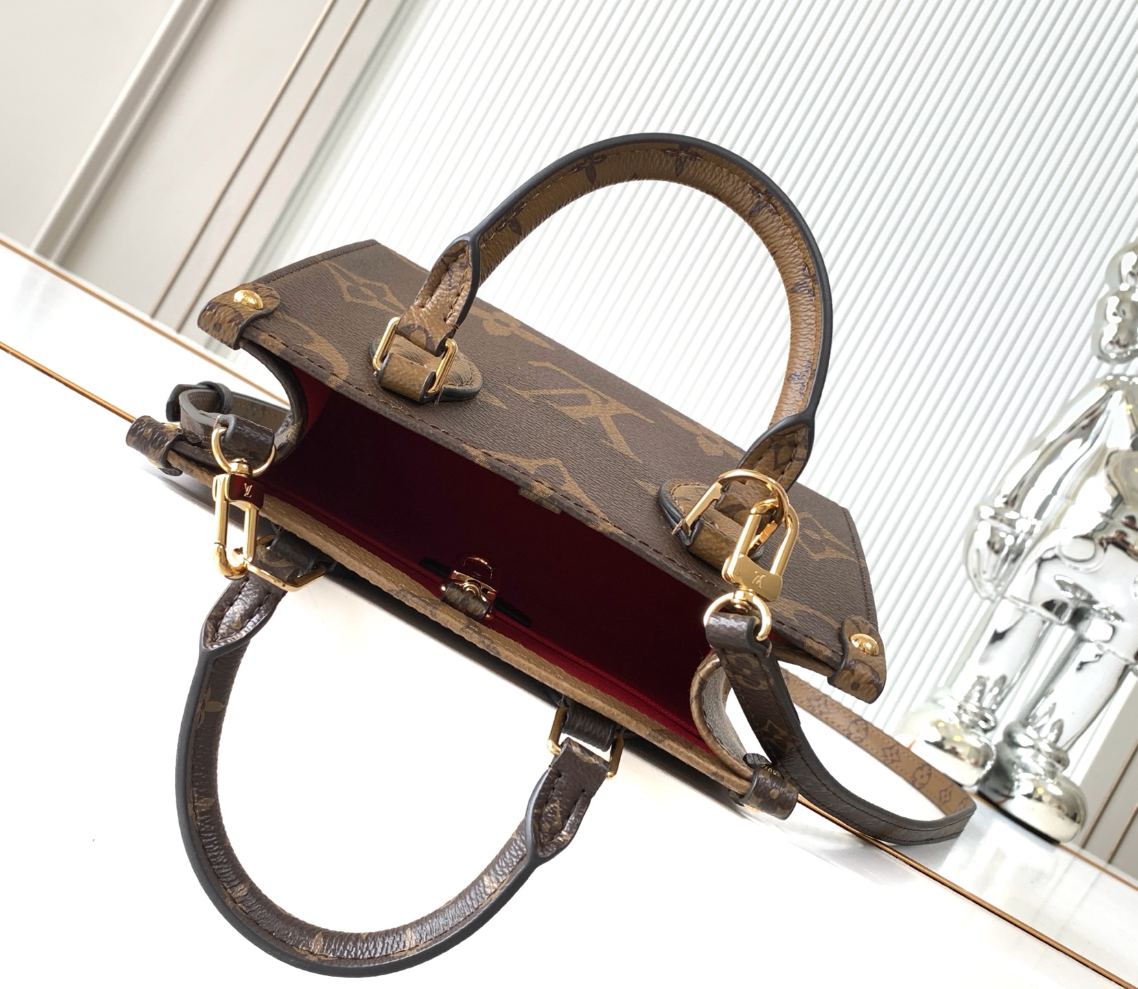 Louis Vuitton OnTheGo Mini Tote Bag M46839 - Image 8