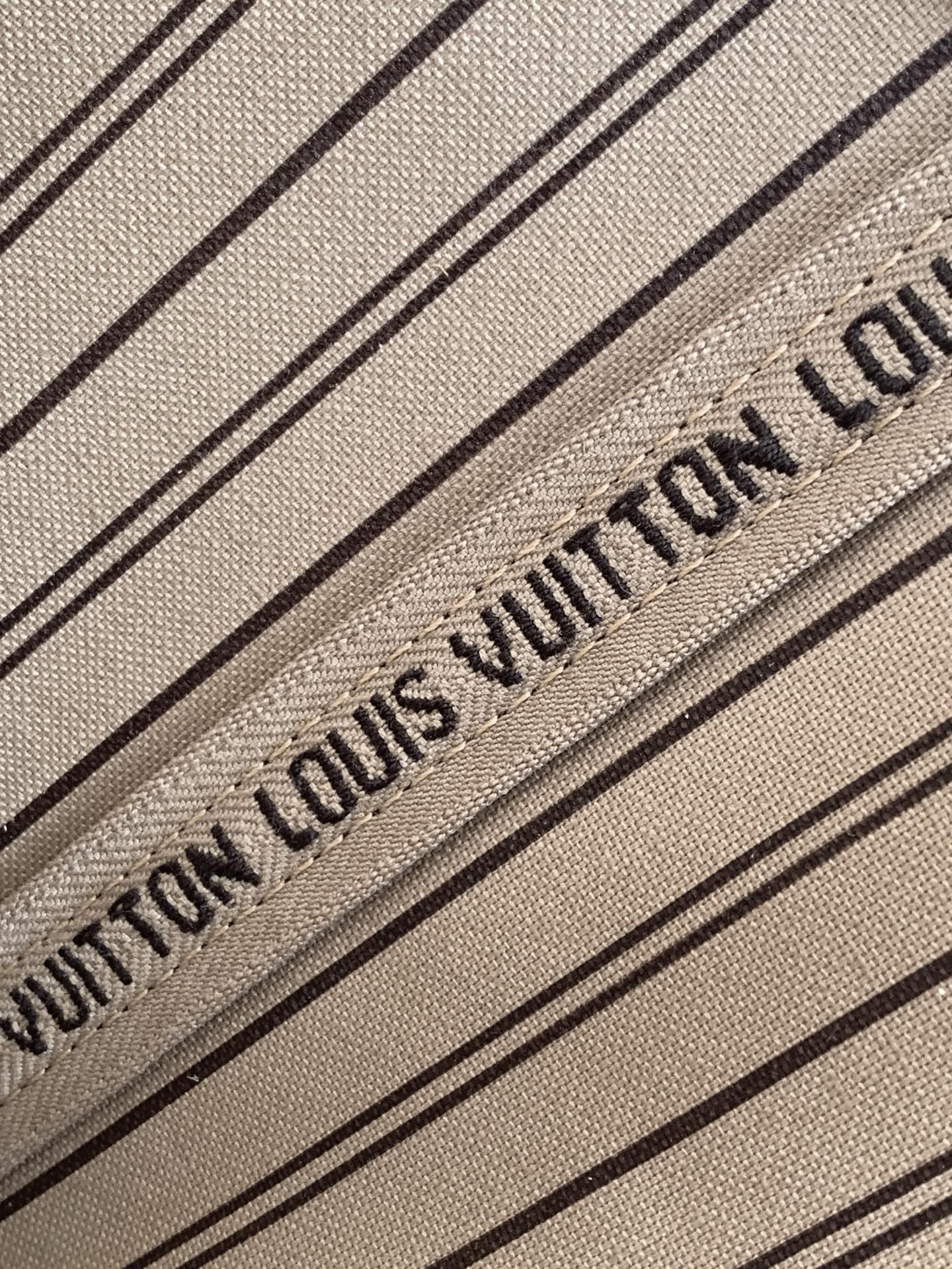 Louis Vuitton Neverfull Small Tote Bag in Damier Ebene Canvas - Image 8