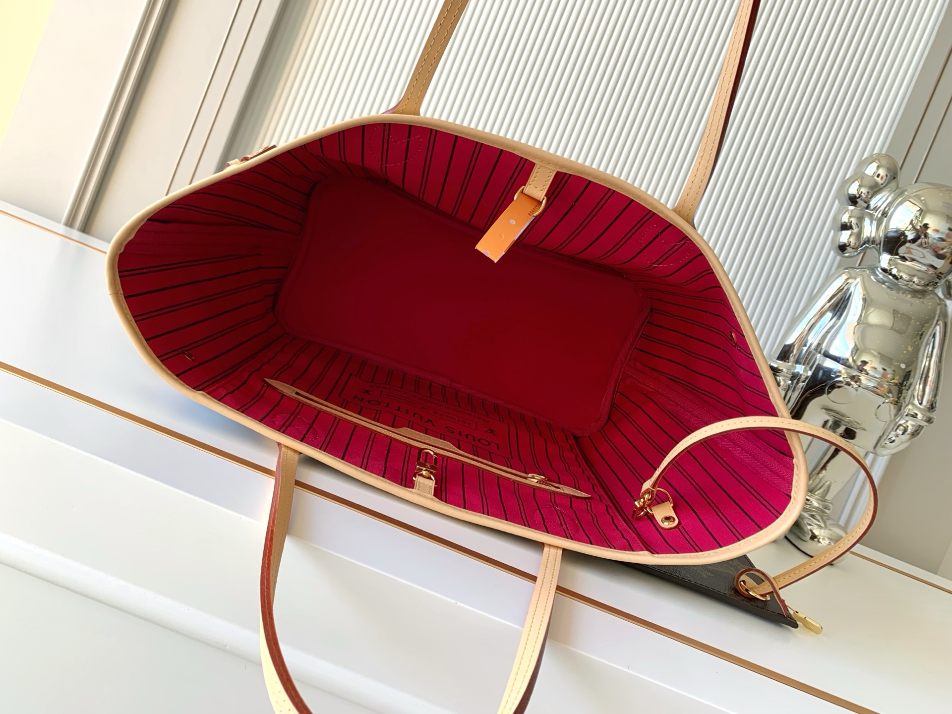 Louis Vuitton Neverfull Medium Tote Bag - Image 8