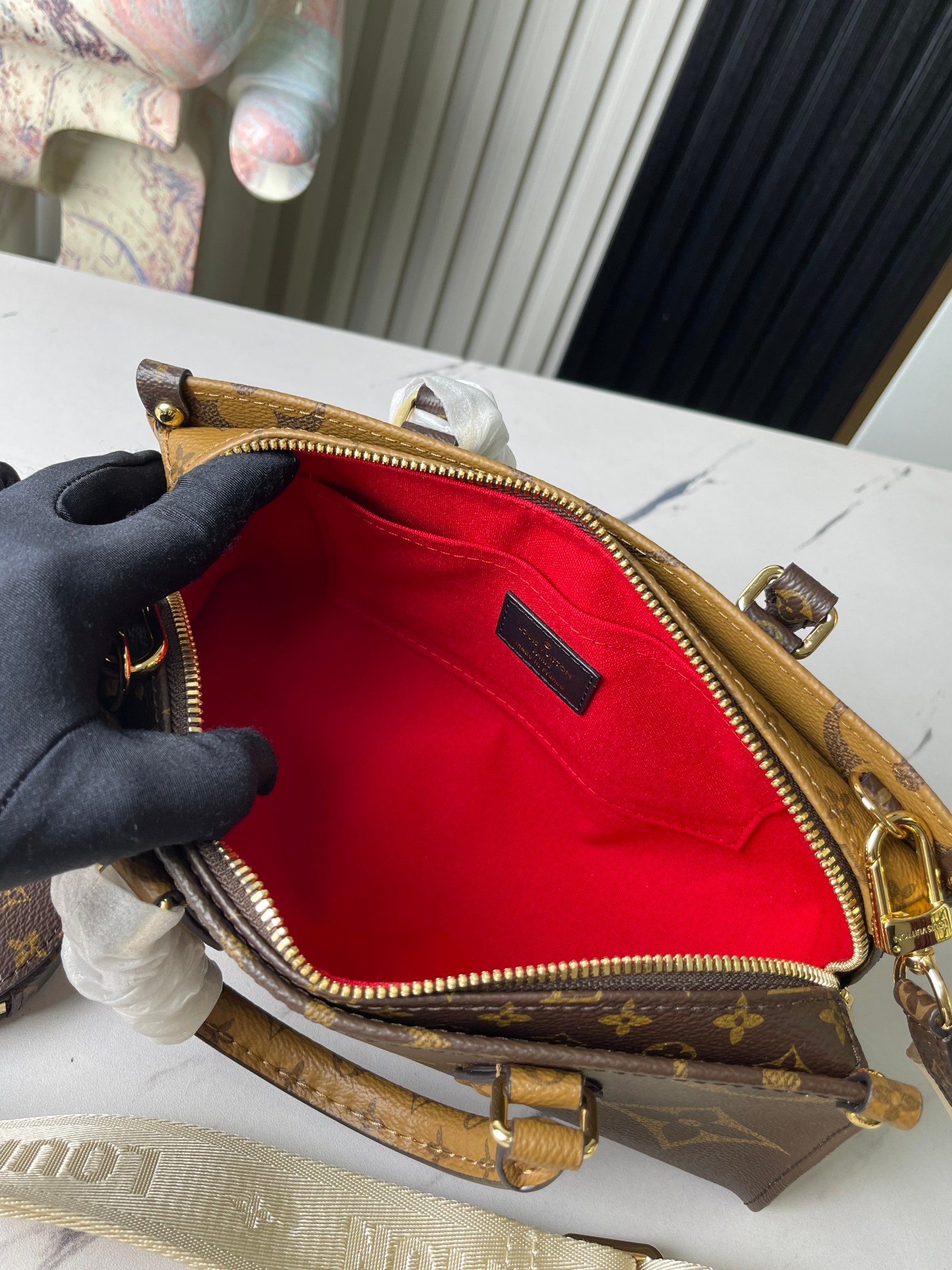 Louis Vuitton OnTheGo East West Tote Bag M46653 in Giant Monogram and Monogram Reverse Canvas - Image 8