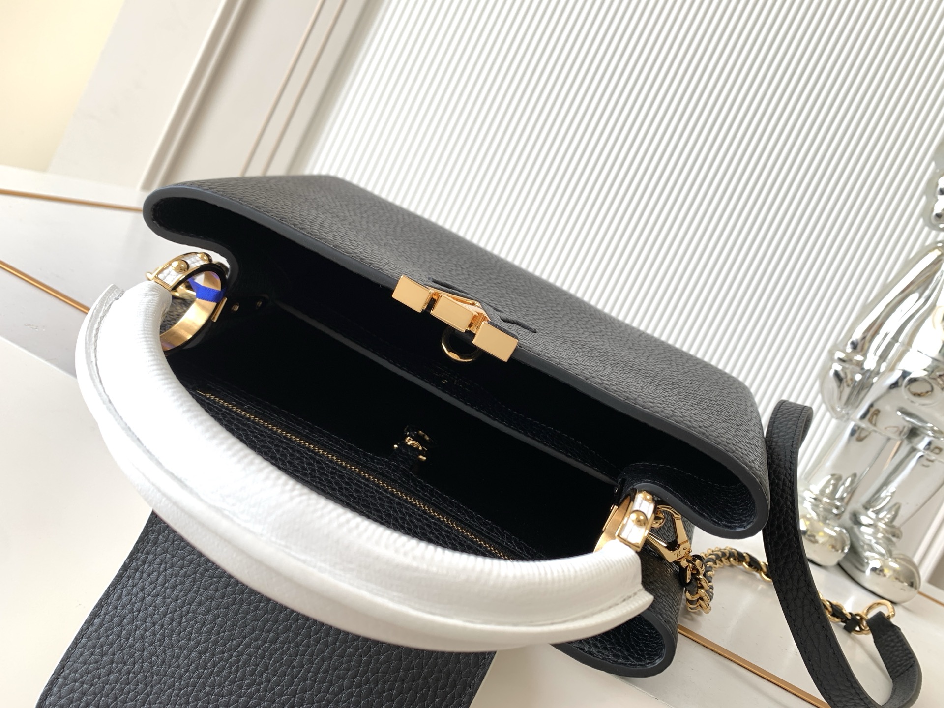 Louis Vuitton Capucines BB Handbag N85830 - Image 8