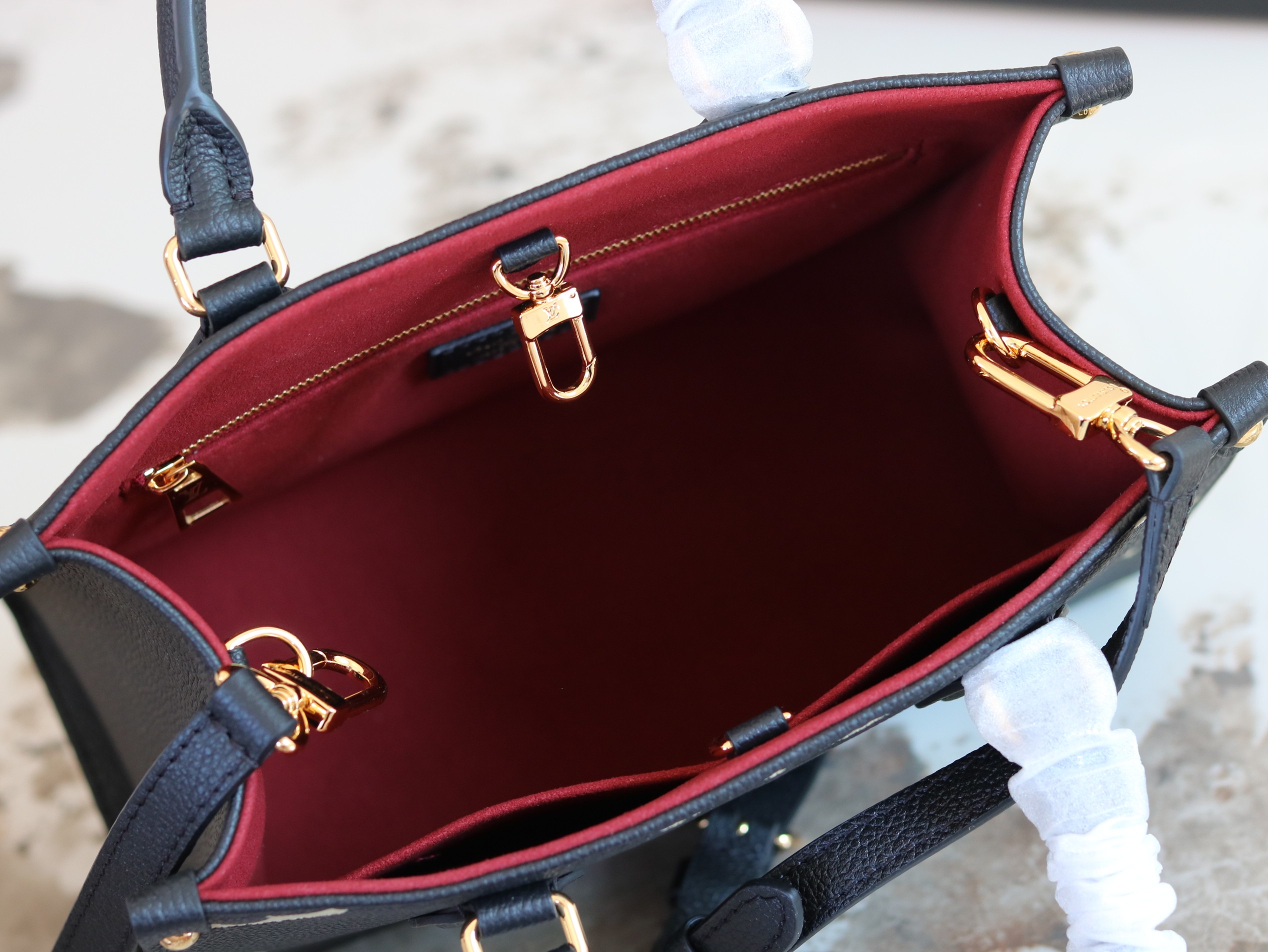 Louis Vuitton Onthego Small Tote Bag in Monogram Empreinte Leather - Image 8