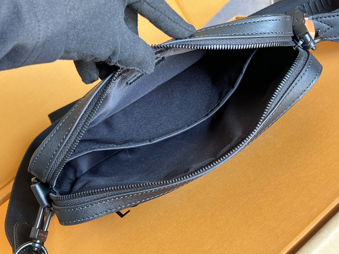 Louis Vuitton Duo Messenger Bag in Monogram Shadow Leather - Image 8