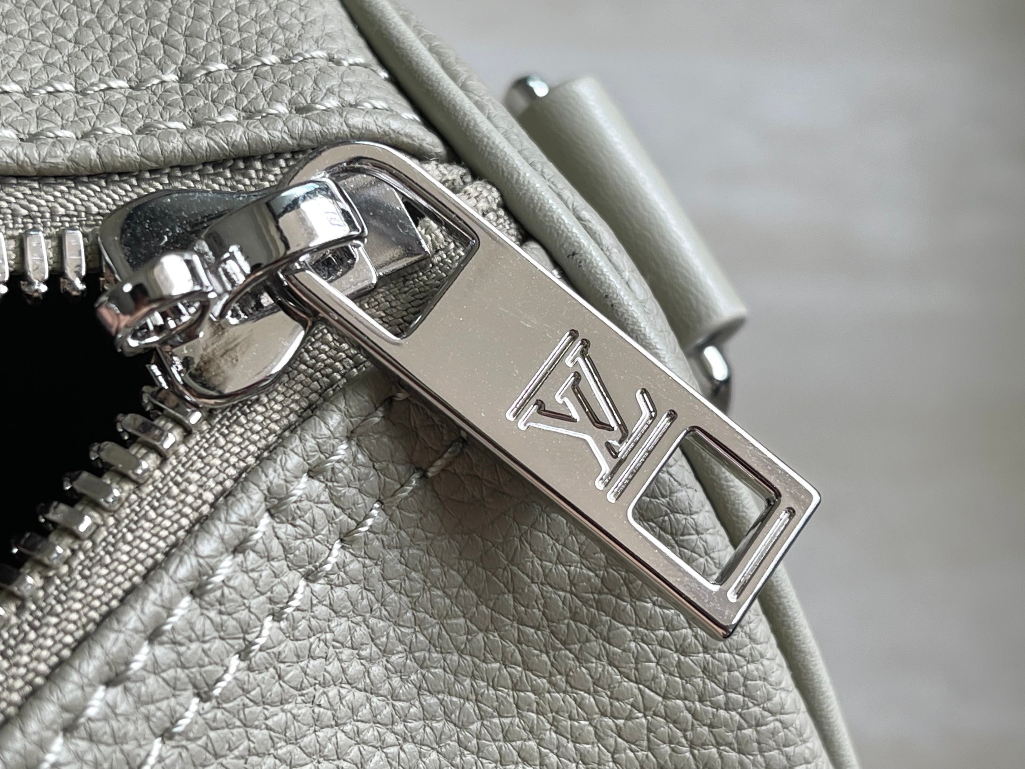 Louis Vuitton Keepall Bandoulière 50 Travel Bag - Image 8