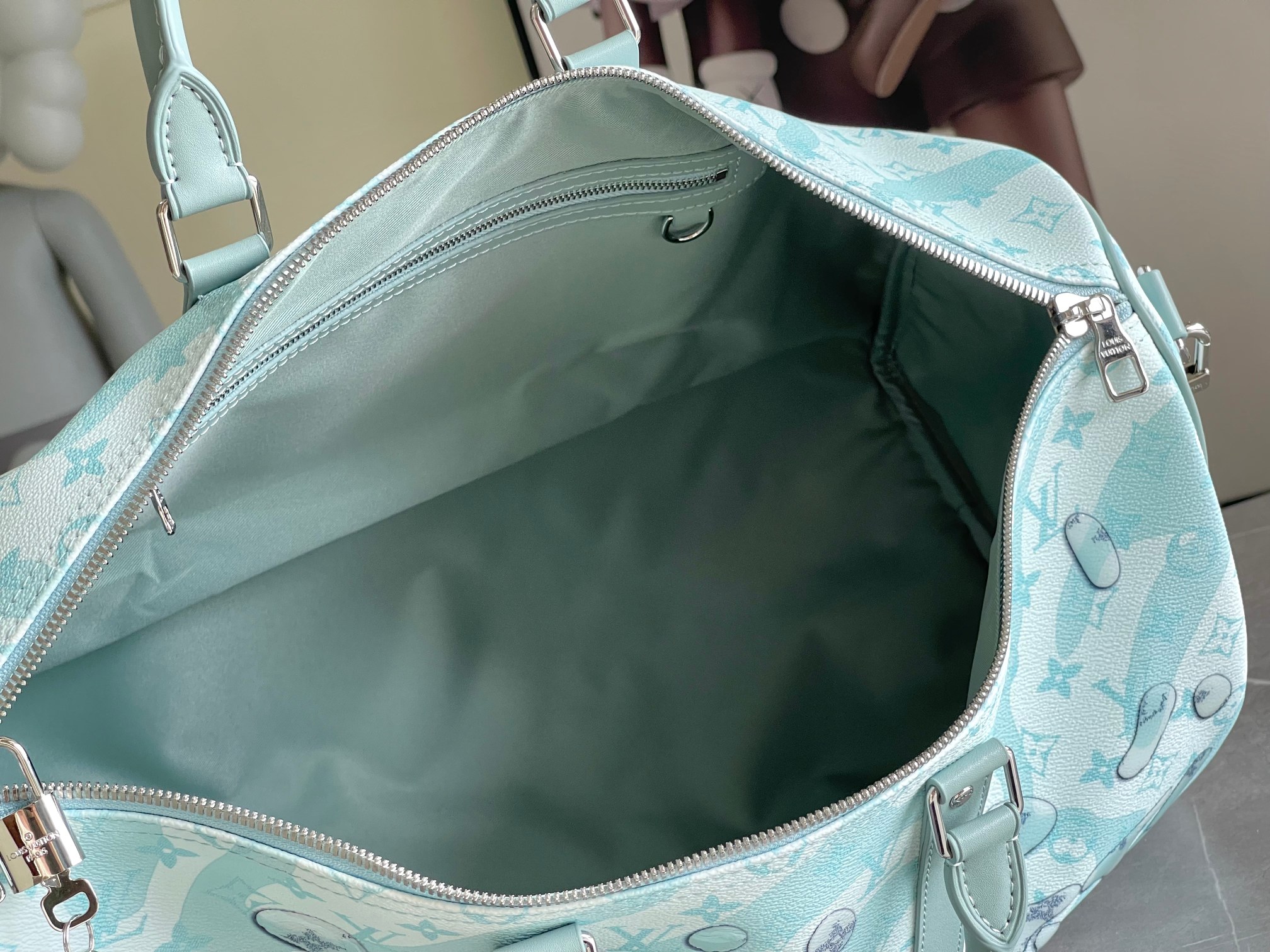 Louis Vuitton Keepall Bandoulière 50 Travel Bag in Monogram Shadow - Image 8