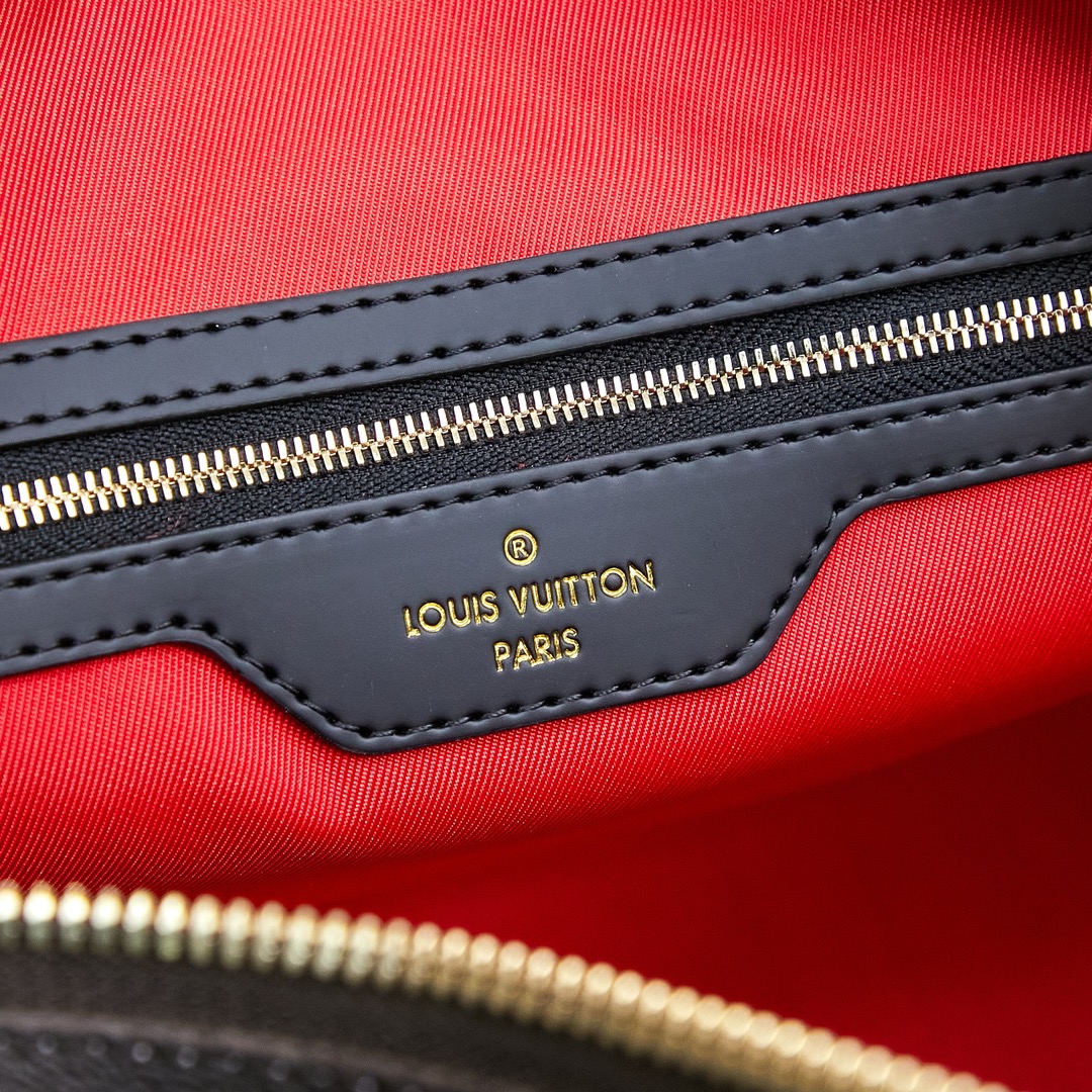 Louis Vuitton Keepall Bandoulière 45 Travel Bag in Monogram Giant - Image 8