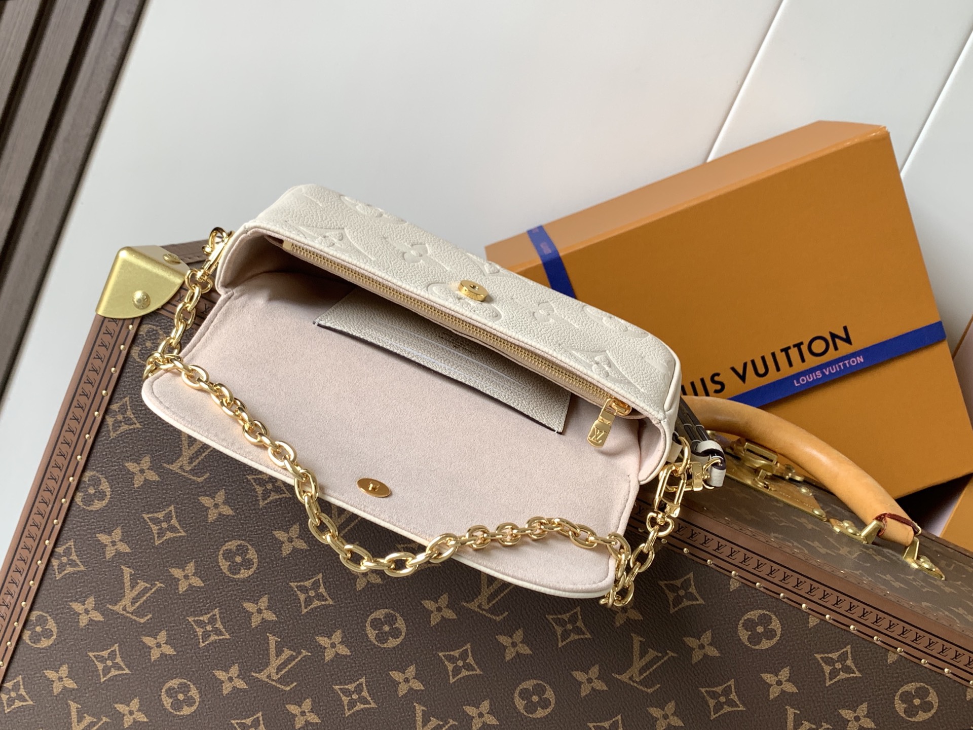 Louis Vuitton Wallet On Chain Ivy in Monogram Empreinte Leather - Image 8