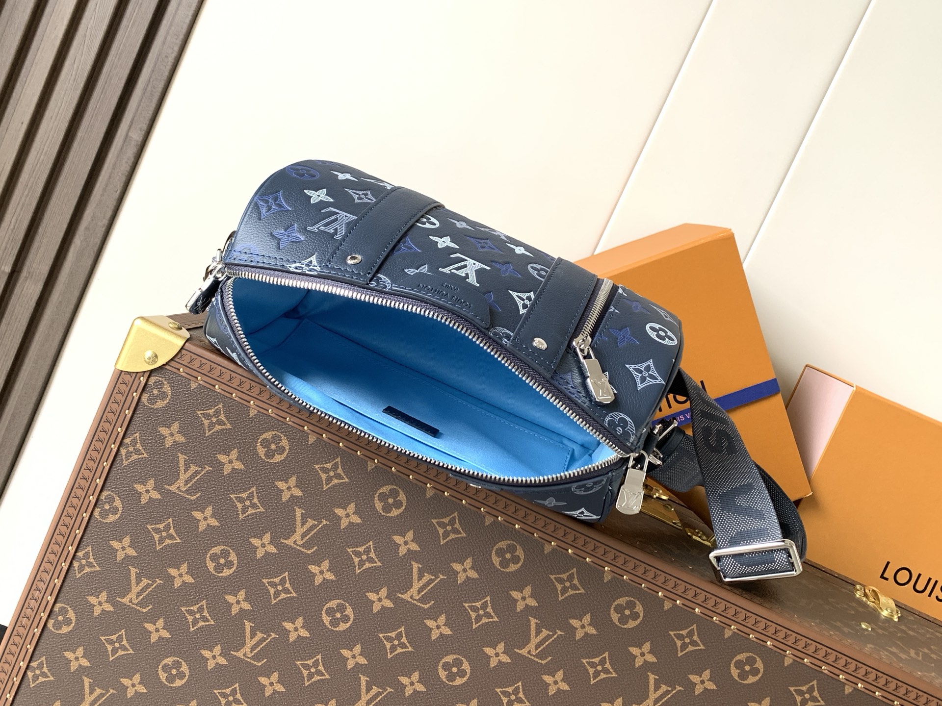 Louis Vuitton City Keepall M28617 Monogram Shadow Leather Travel Bag - Image 8