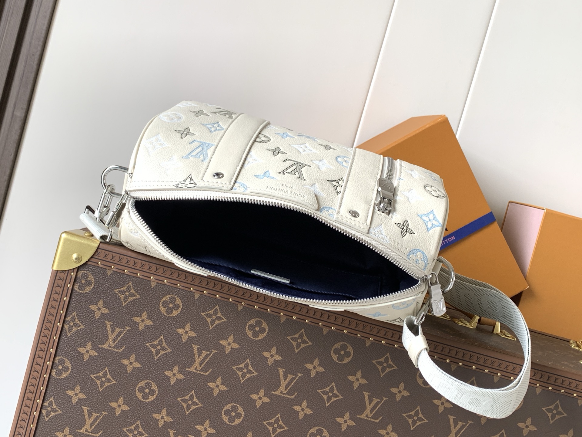 Louis Vuitton City Keepall M28617 Monogram Shadow Leather Crossbody Bag - Image 8