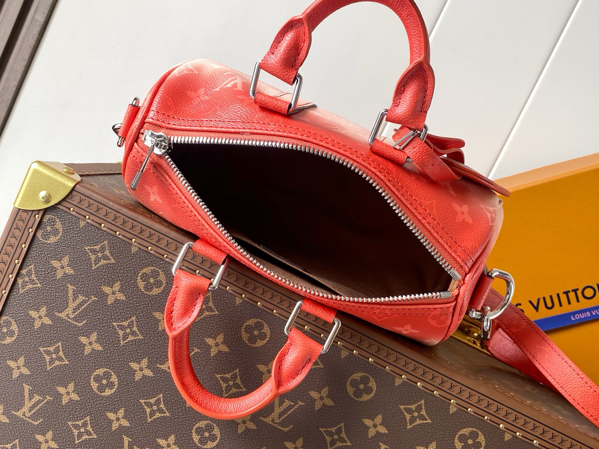 Louis Vuitton Keepall Bandoulière 25 Monogram Surfin' Travel Bag - Image 8