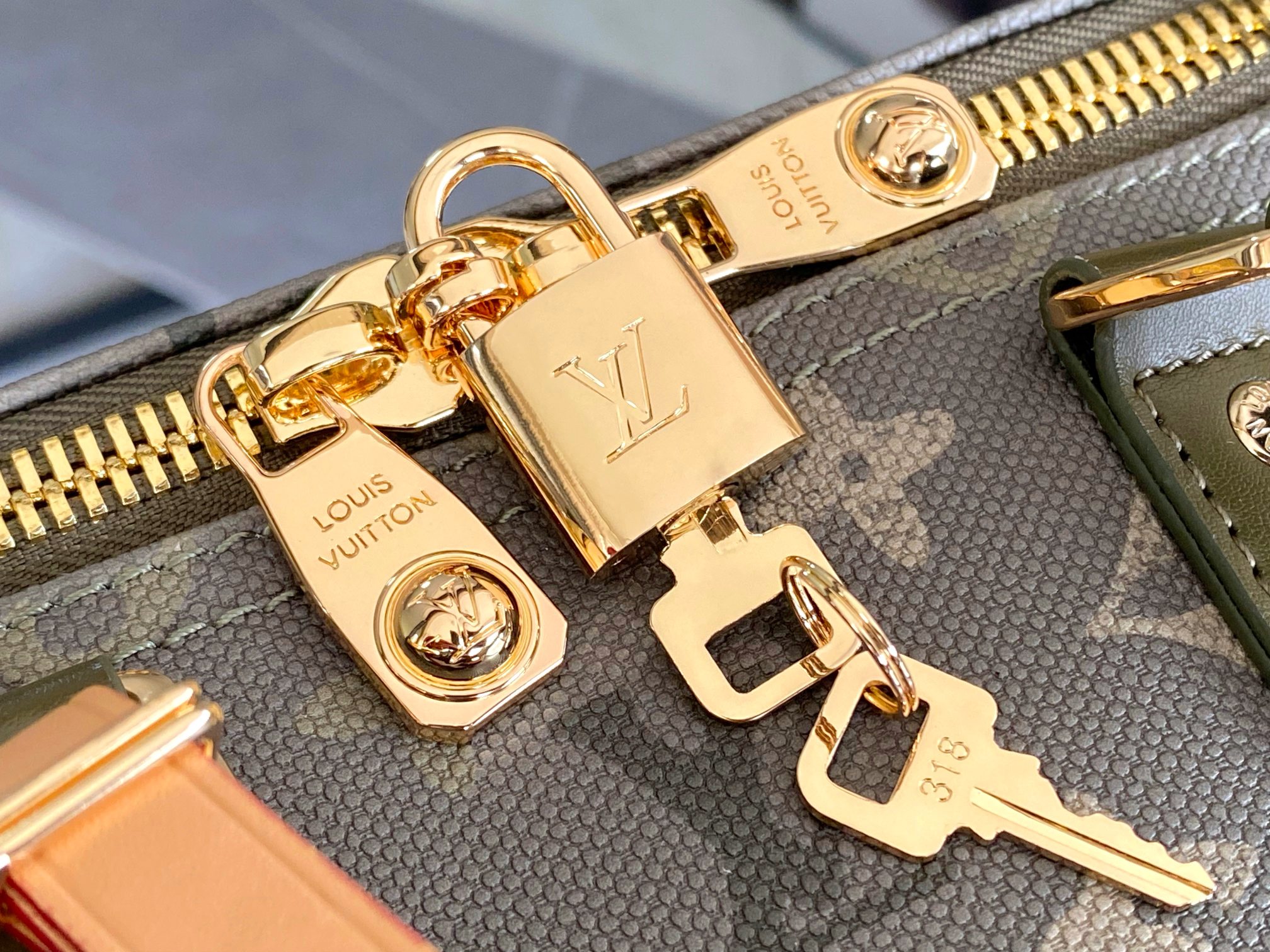Louis Vuitton Keepall Bandoulière 35 Monogram Eclipse Travel Bag - Image 8
