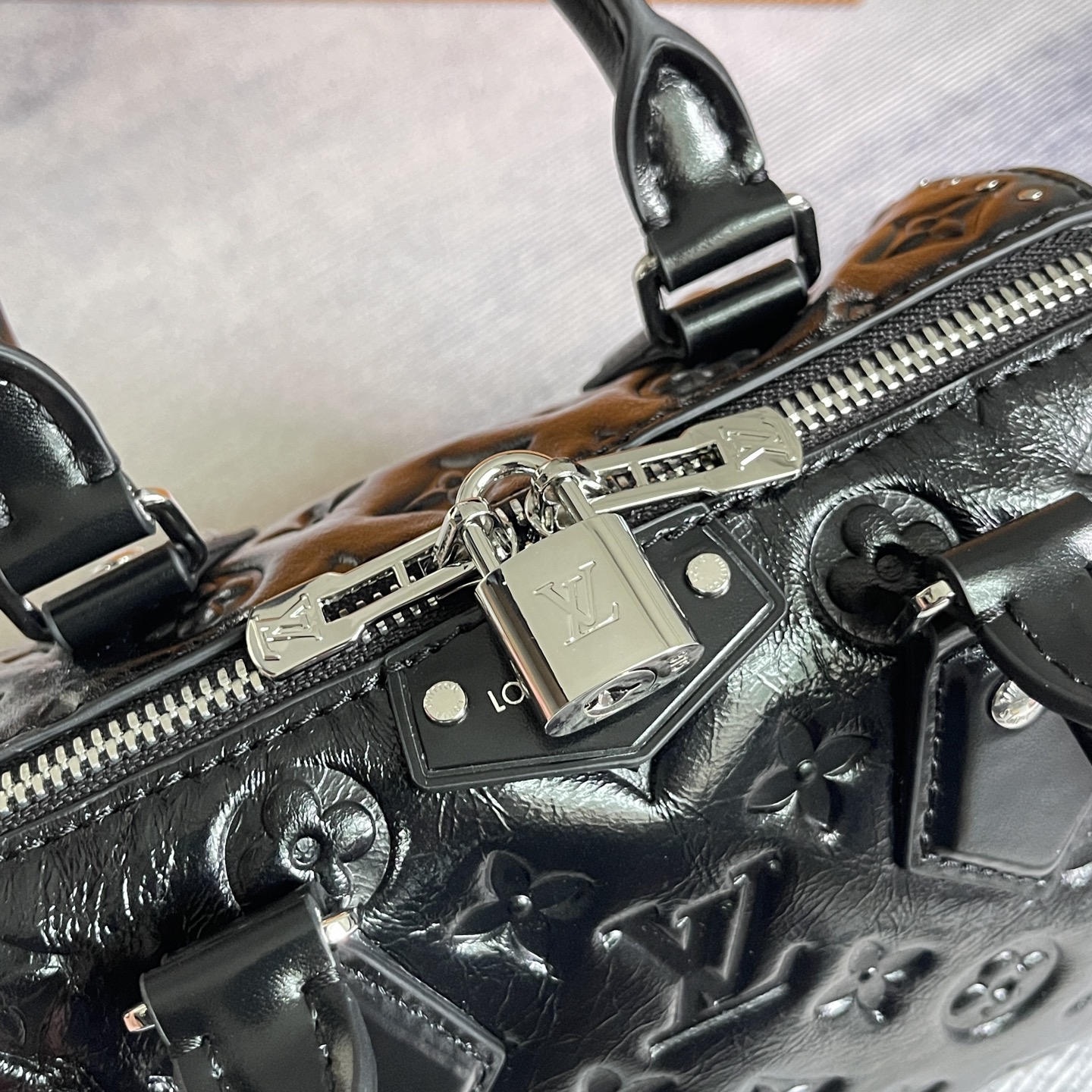 Louis Vuitton Speedy Trunk 20 Leather Crossbody Bag - Image 8