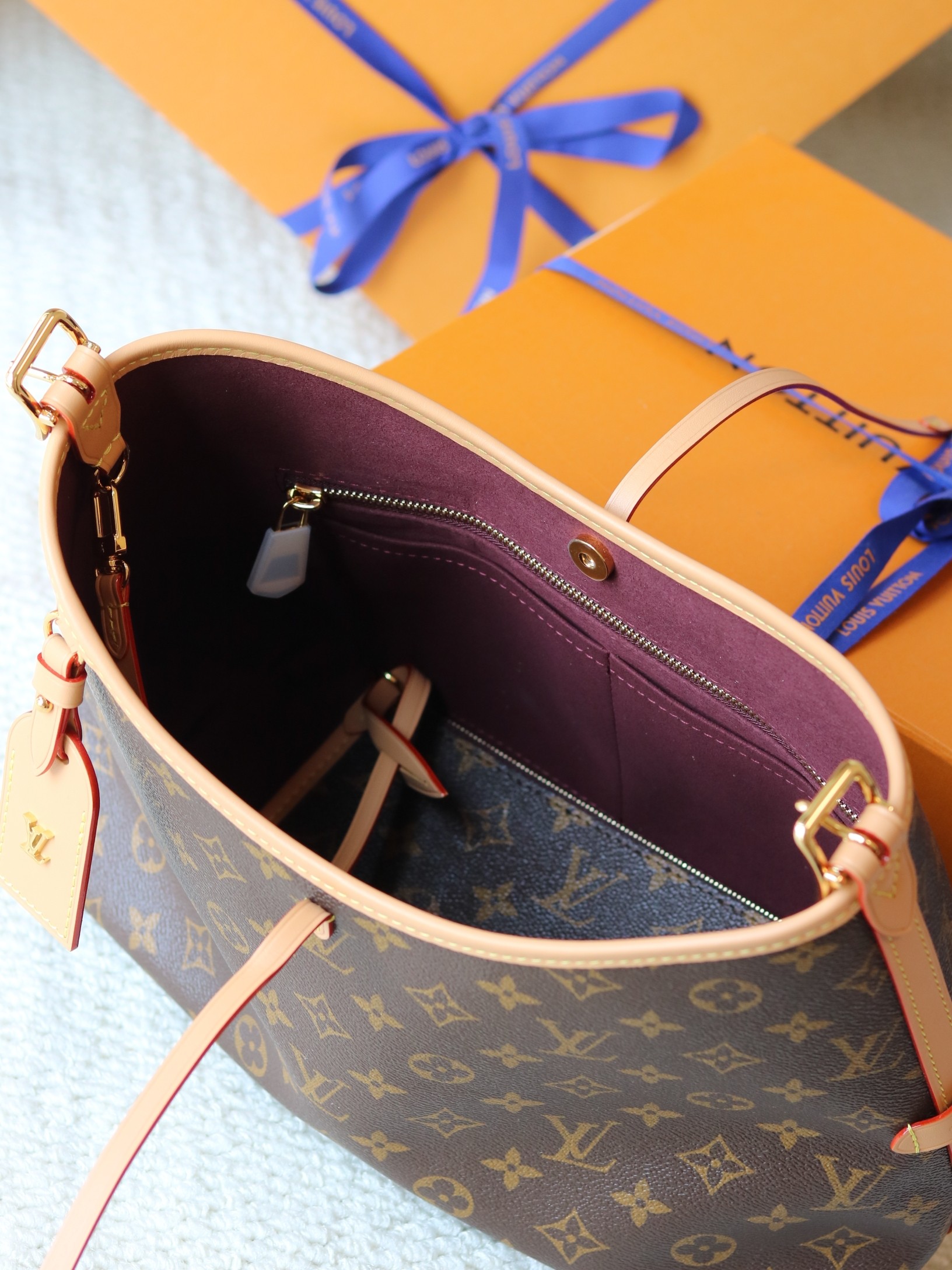 Louis Vuitton CarryAll M46203 Small Monogram Canvas and Leather Handbag - Image 8