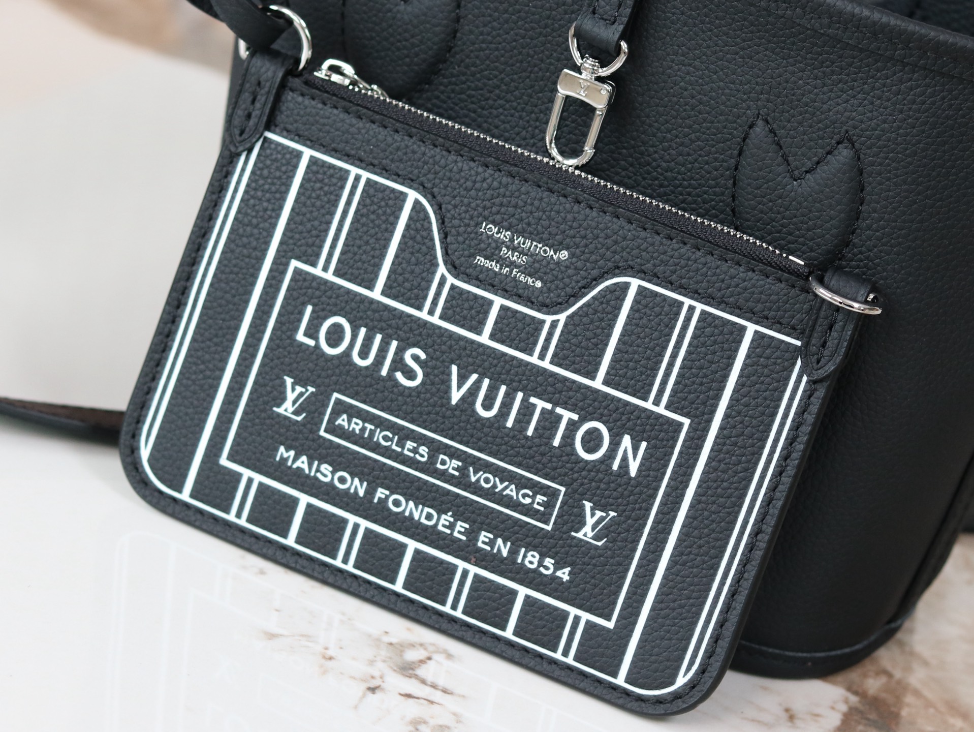 Louis Vuitton Neverfull Bandoulière Inside Out BB Reversible Tote Bag - Image 8