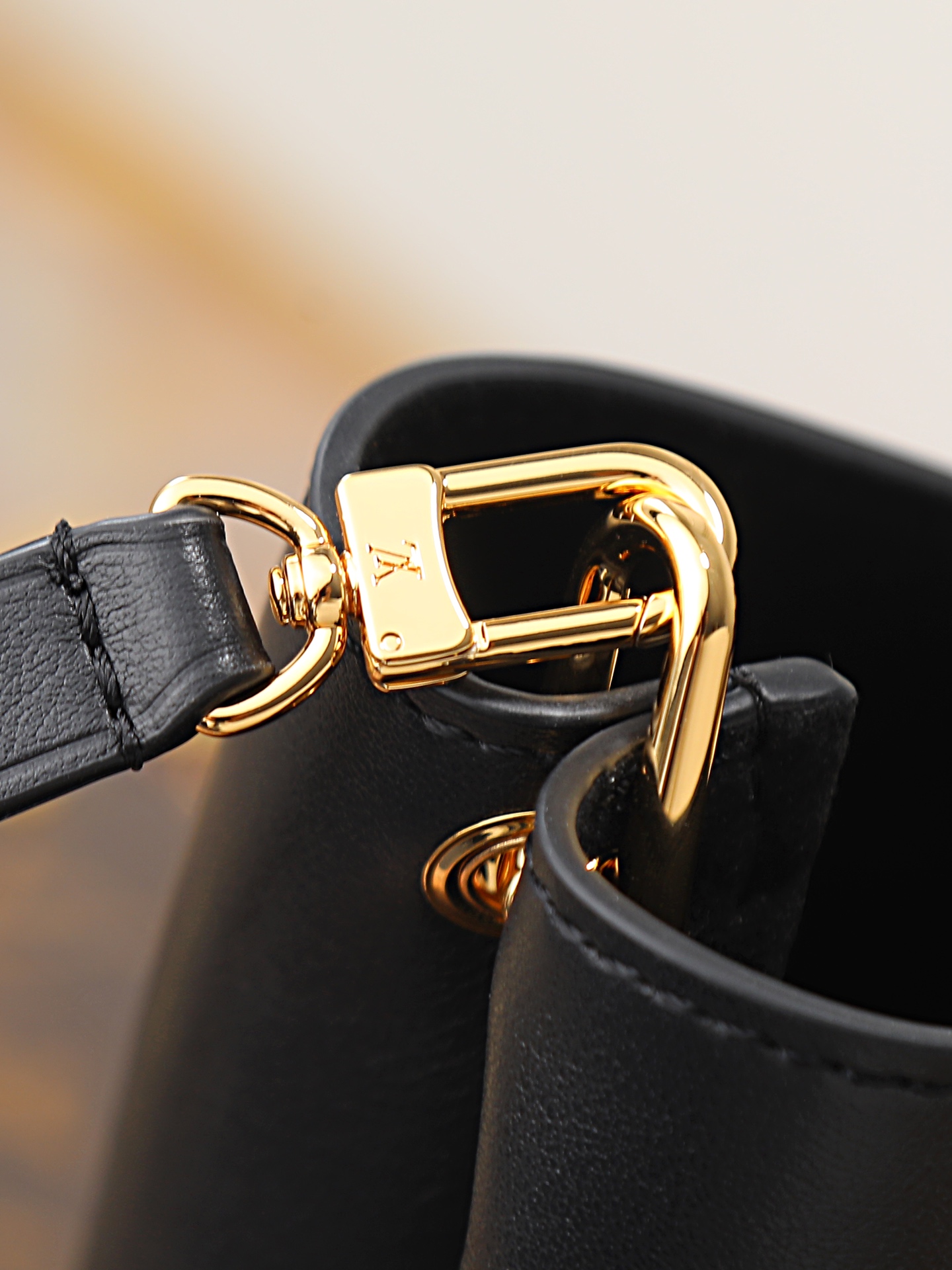 Louis Vuitton LV Bloom Mini Hobo Bag - Image 8