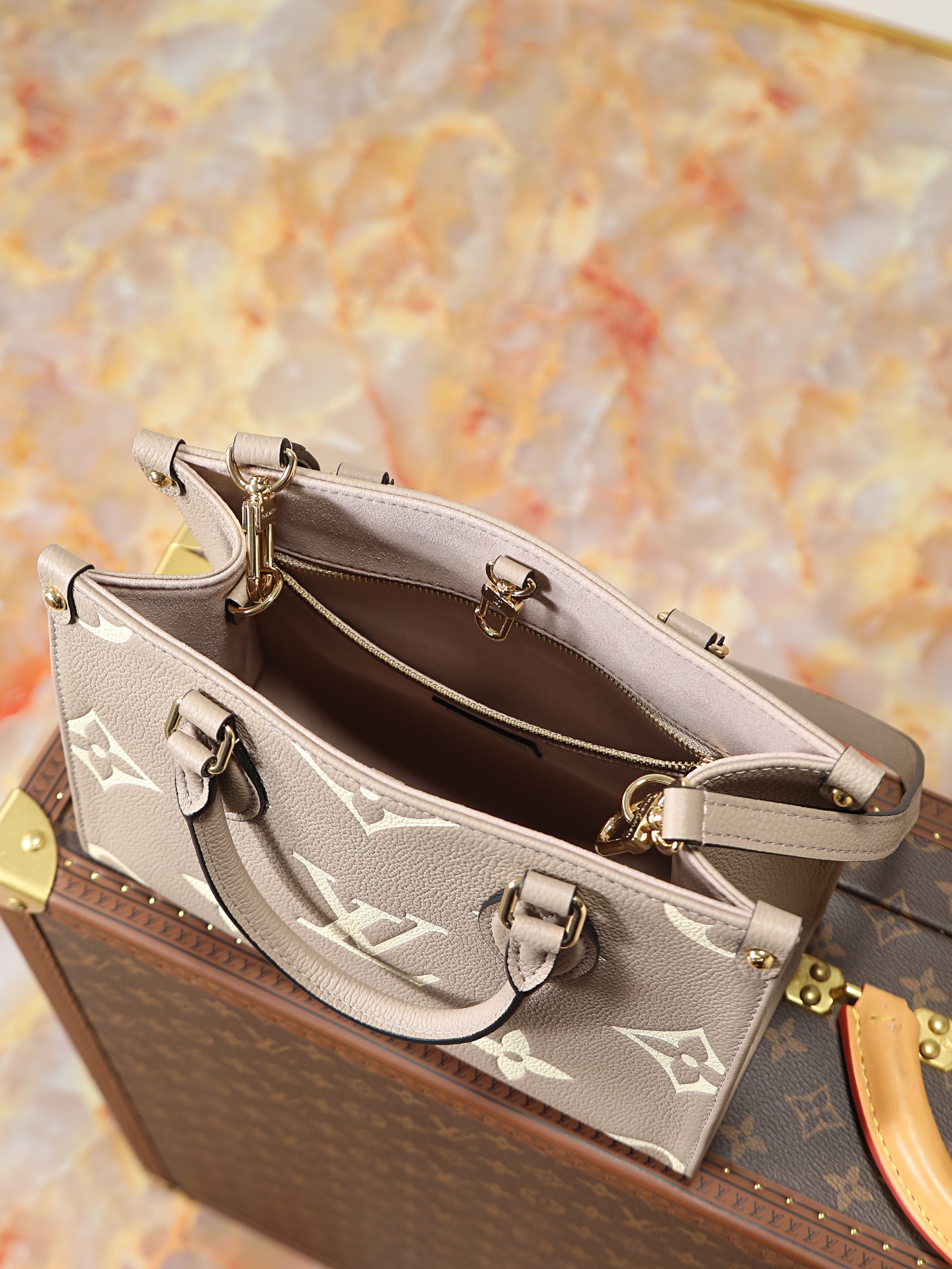 Louis Vuitton Onthego Small Tote Bag in Monogram Empreinte Leather - Image 8