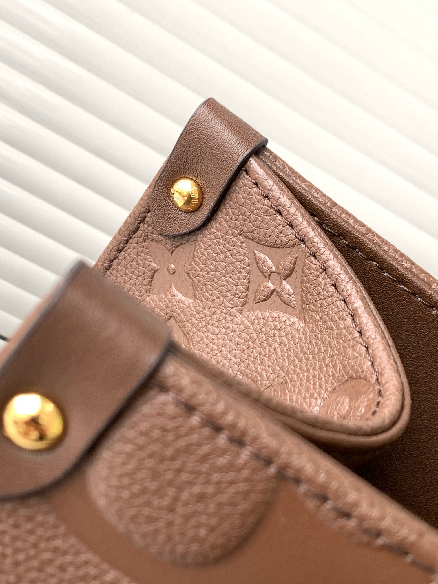Louis Vuitton Onthego Monogram Tote Bag M44921/M44925 - Image 8