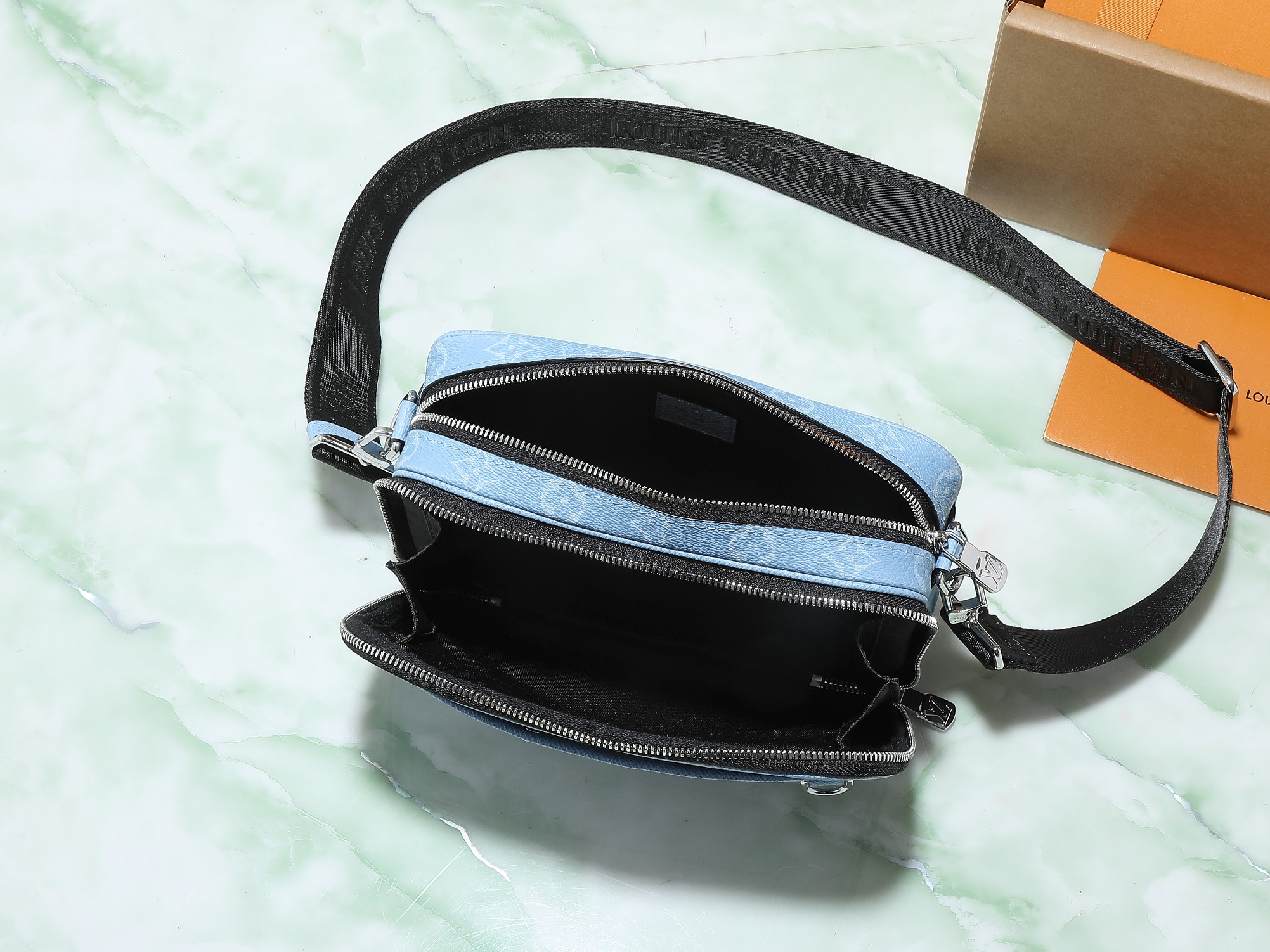 Louis Vuitton Alpha Messenger Bag M14073 - Image 8