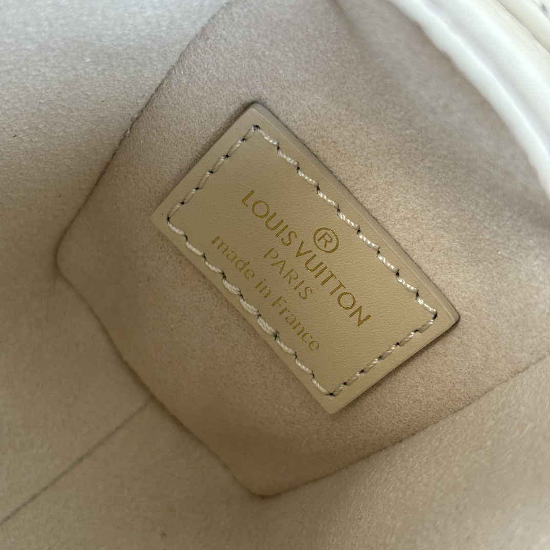 Louis Vuitton Side Trunk Mini Handbag, White with Gold-Tone Hardware - Image 8