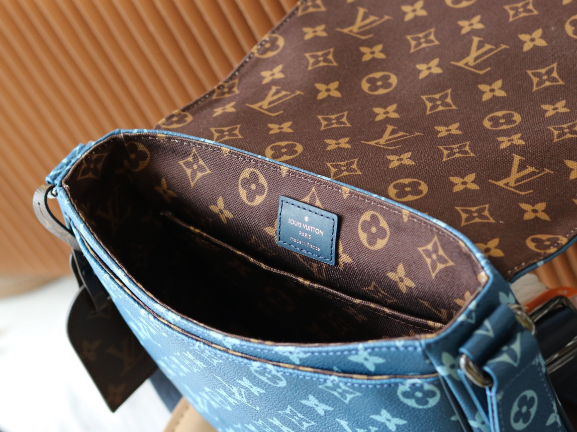 Louis Vuitton District PM Messenger Bag M23785, Blue Monogram Canvas - Image 8