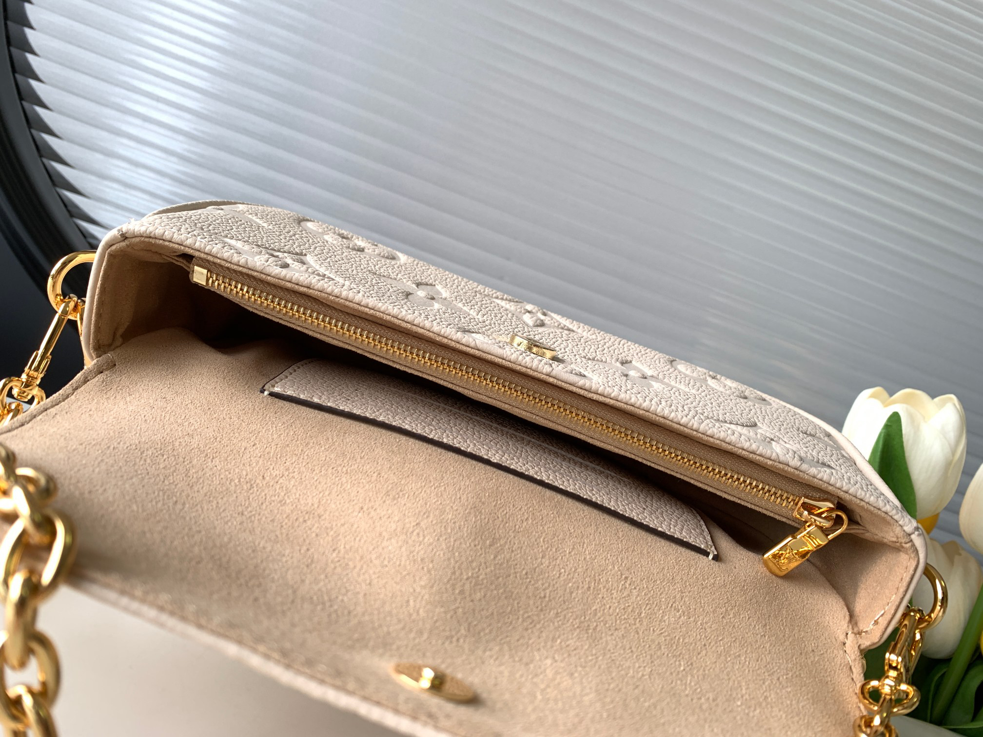 Louis Vuitton Wallet on Chain Ivy in Monogram Empreinte Leather - Image 8