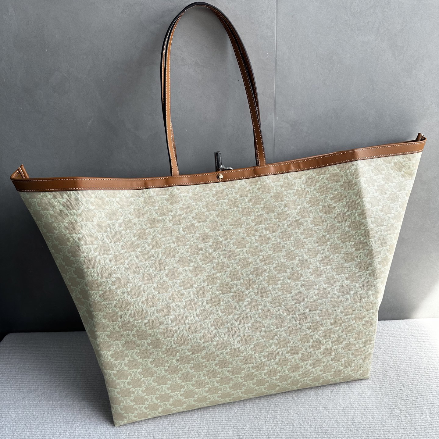 FLAT SHOER Logo-Print Tote Bag - Image 8
