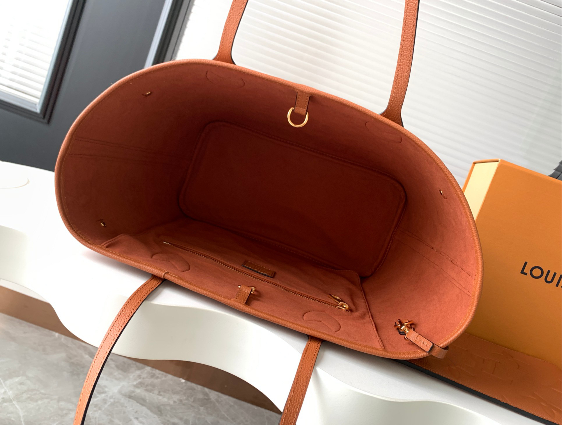Louis Vuitton Neverfull MM Shopping Tote - Image 8