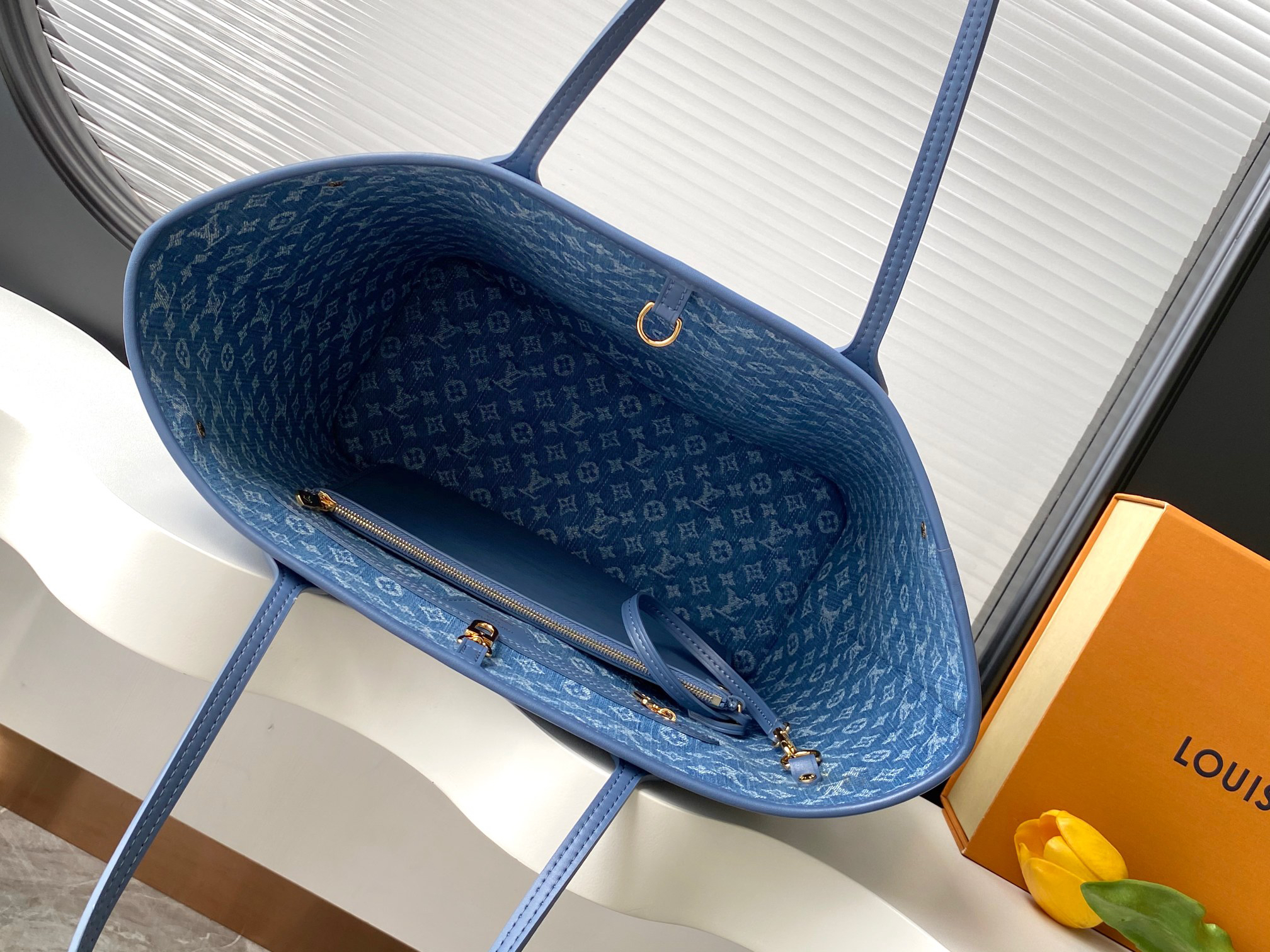 Neverfull MM Tote Bag with Denim-Blue Trim - Image 8