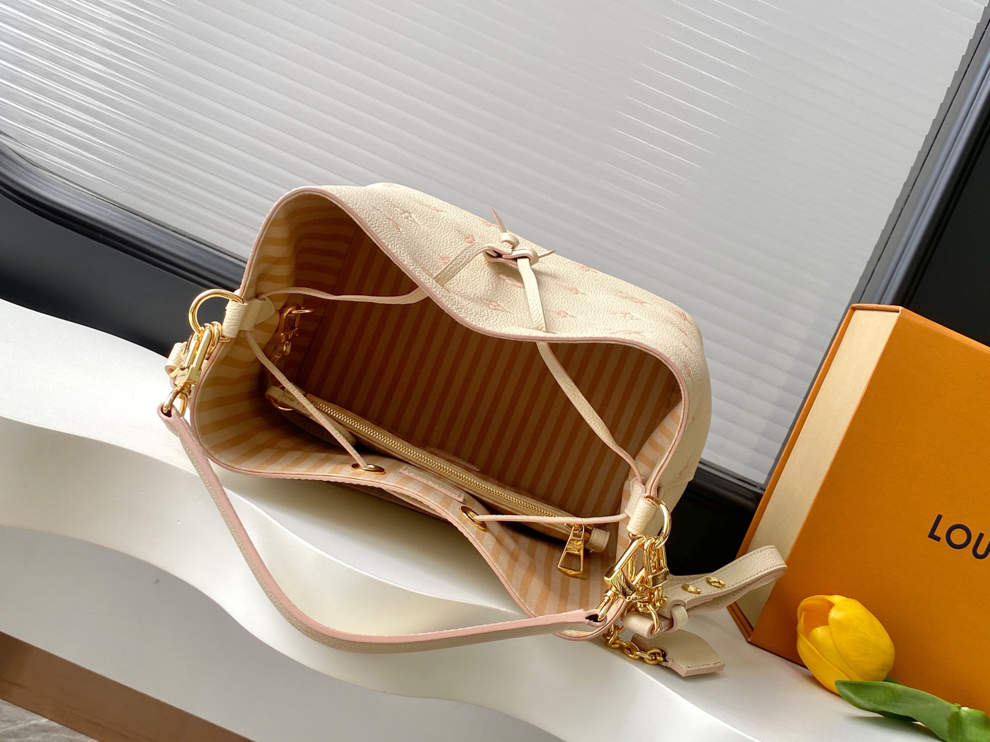 Louis Vuitton NéoNoé MM Handbag in Monogram Empreinte Leather - Image 8
