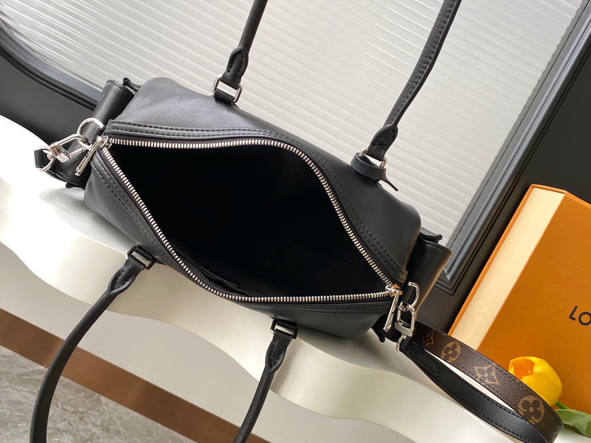 Louis Vuitton Speedy Cargo Handbag M12965 - Image 8