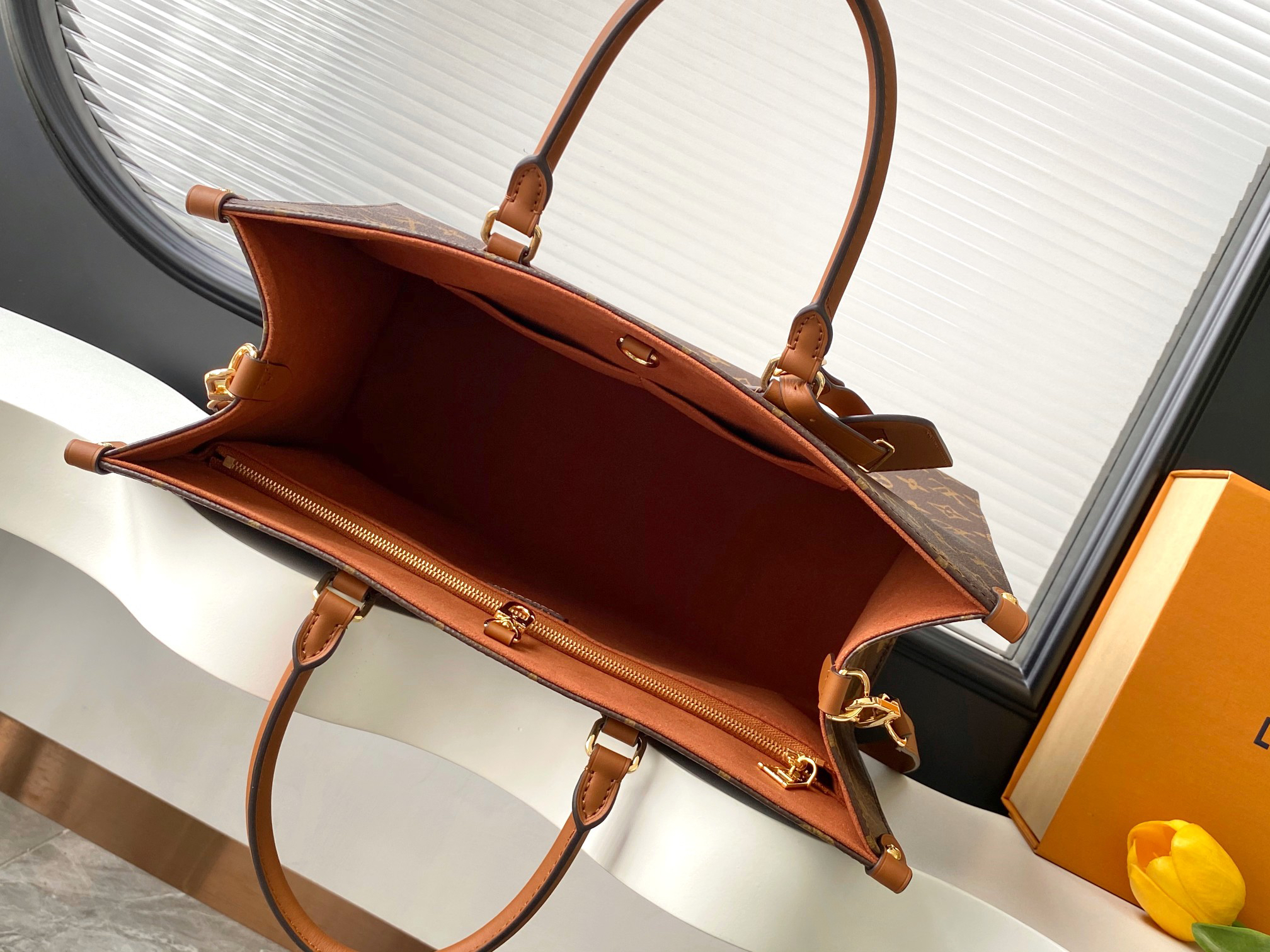 Louis Vuitton OnTheGo Organizer Tote Bag M14235 - Image 8