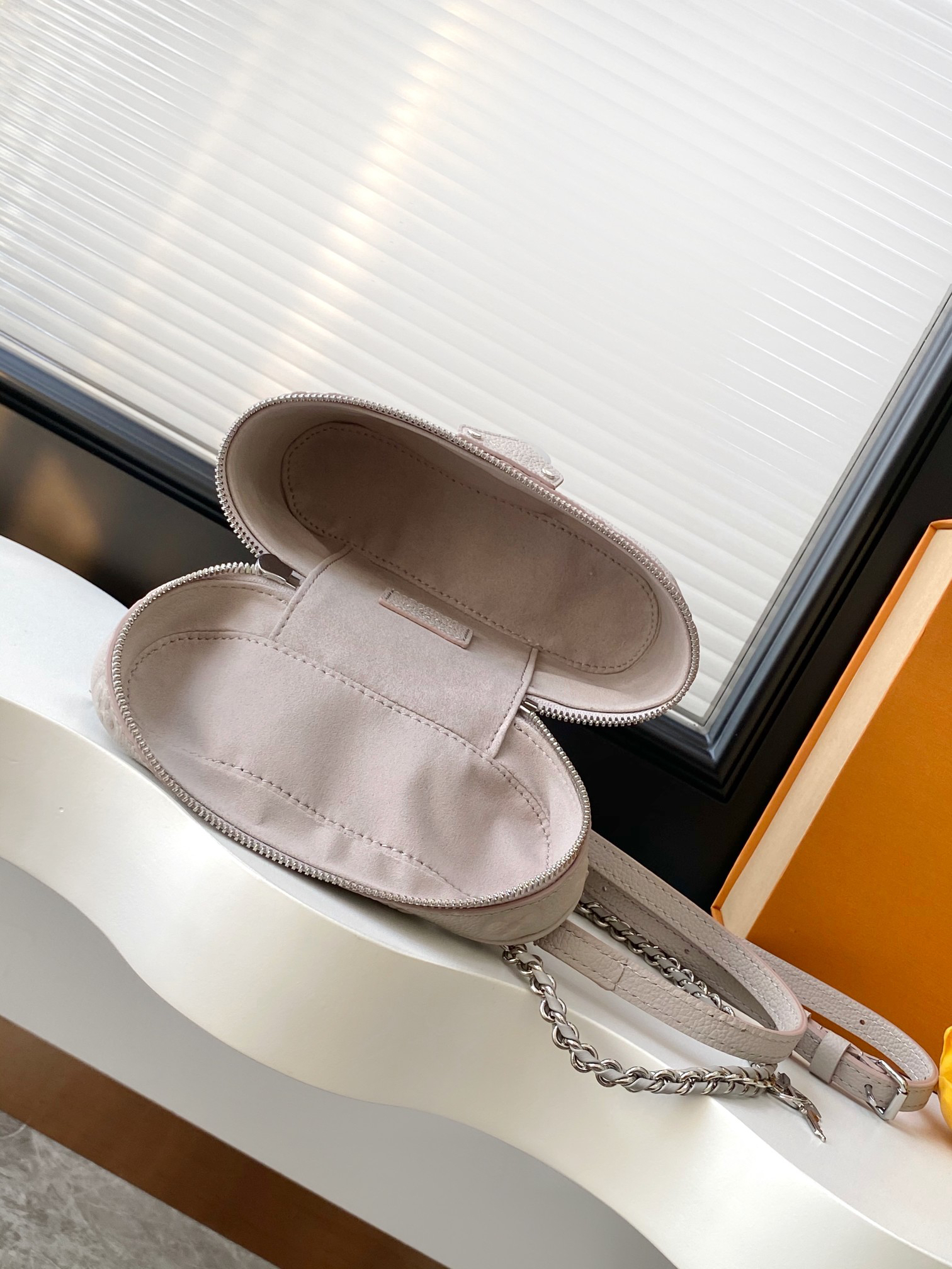 Louis Vuitton Vanity Chain Pouch M13593 in Taro Gray - Image 8