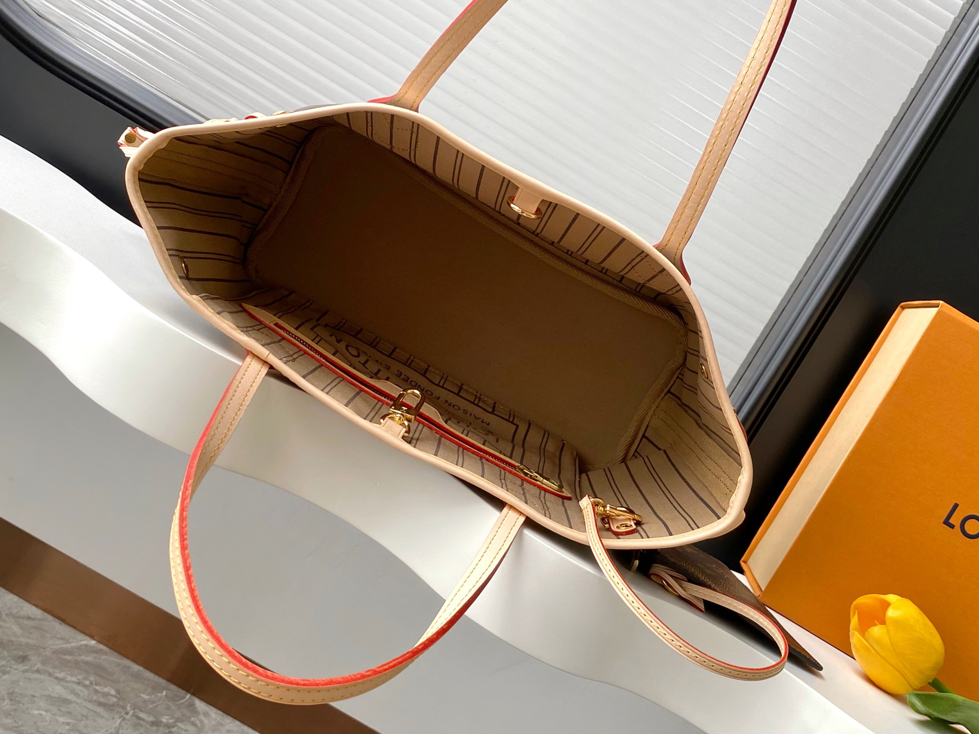 Louis Vuitton Neverfull Small Tote Bag in Damier Ebene Canvas - Image 8