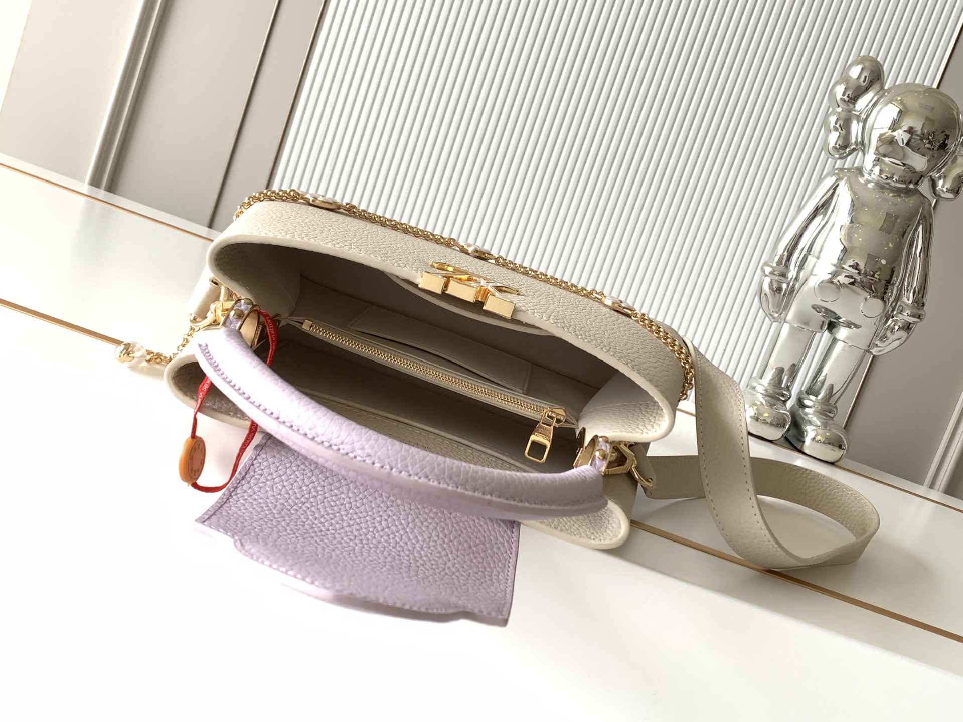 Louis Vuitton Capucines BB Handbag in Taurillon Leather - Image 8