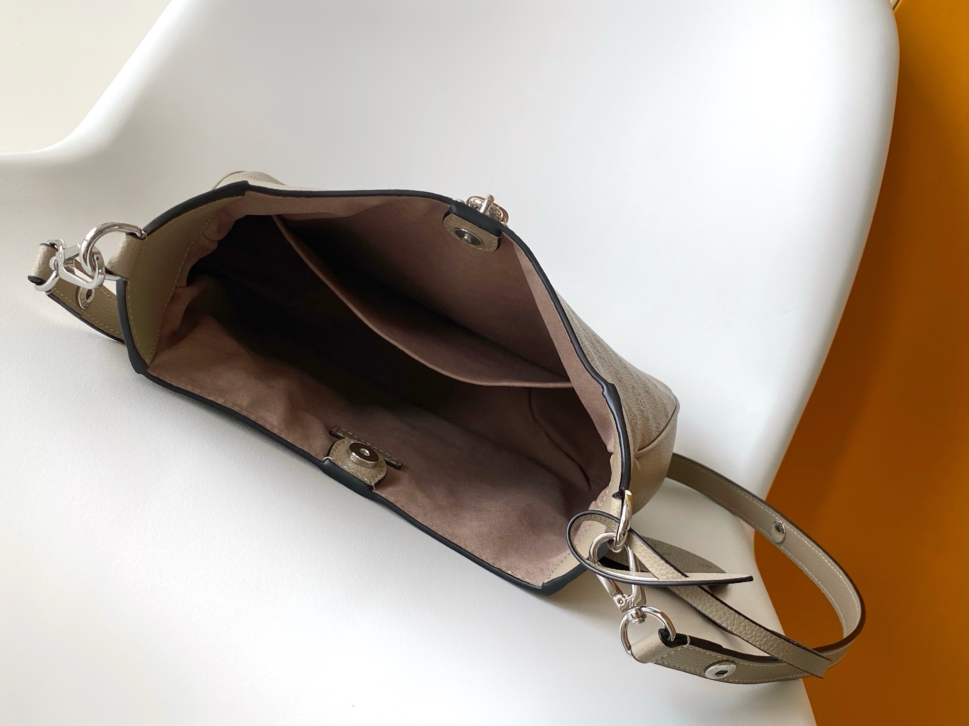 Louis Vuitton All Around Medium Handbag M14617/M14618 - Image 8