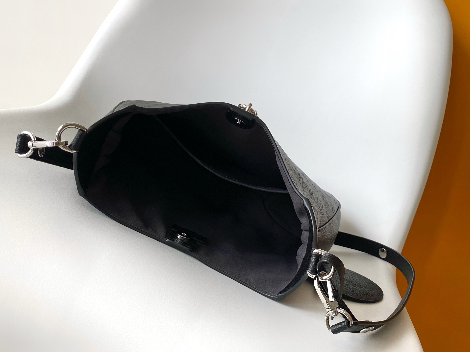 Louis Vuitton All Around Medium Crossbody Handbag M14617 / M14618 - Image 8