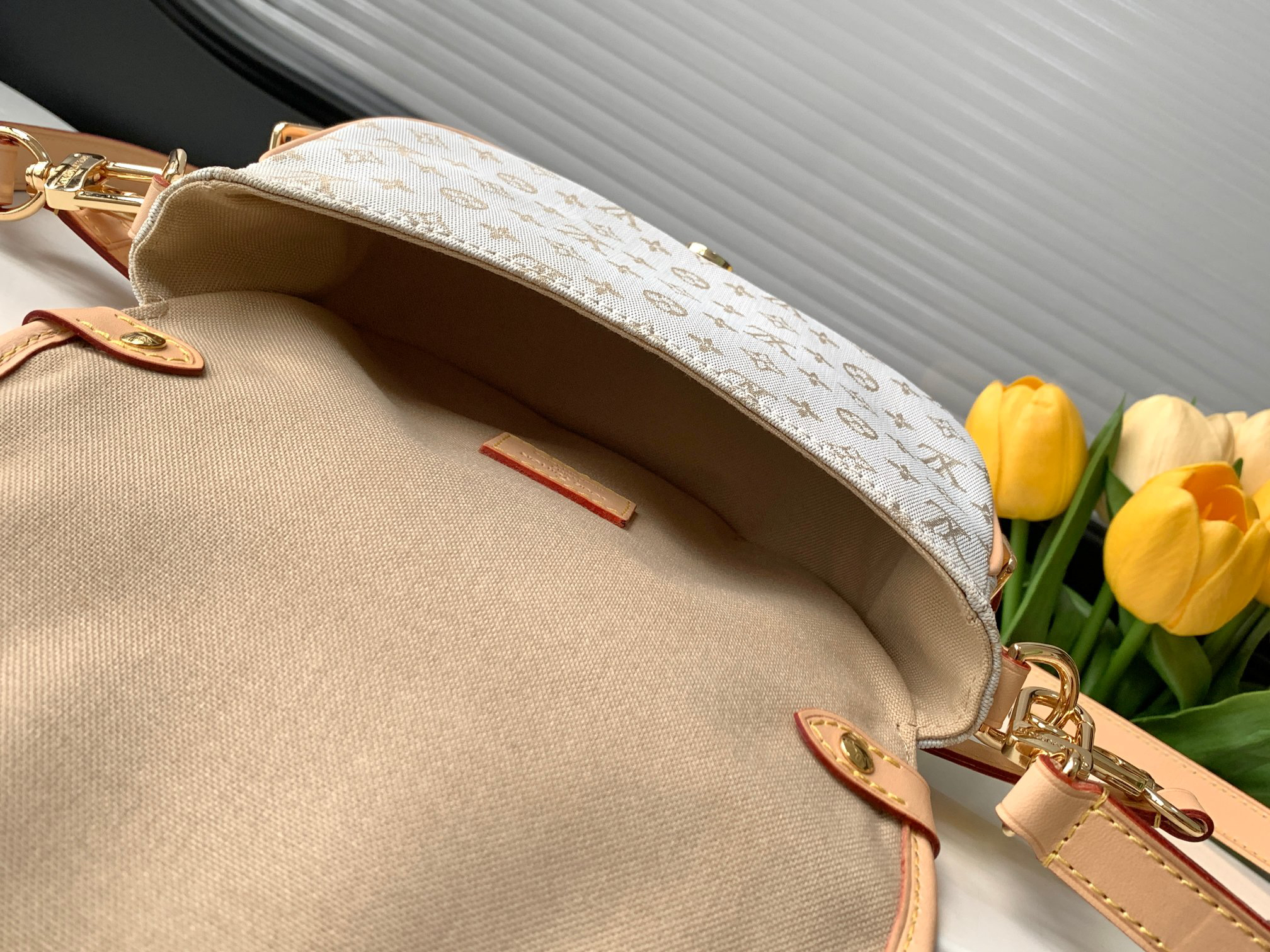 Louis Vuitton Saumur BB Handbag - Image 8
