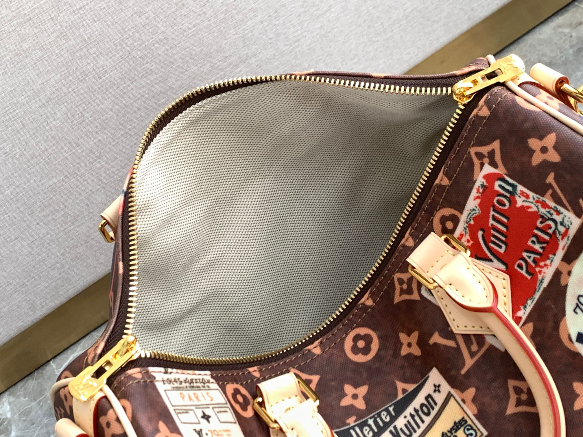 Louis Vuitton Speedy Bandoulière 30 Crossbody Handbag - Image 8