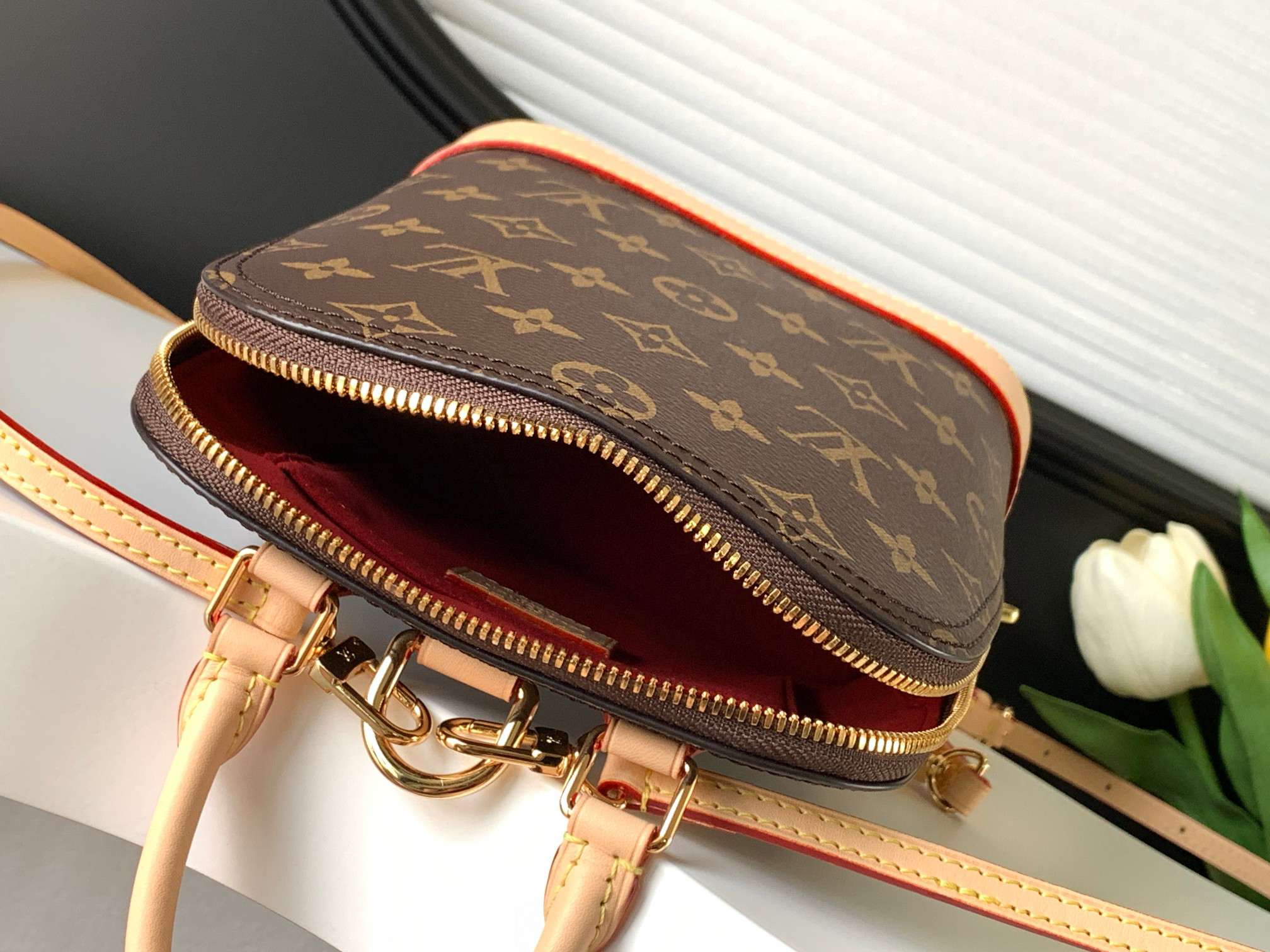 Louis Vuitton Alma Monogram Shoulder Bag M47132 - Image 8
