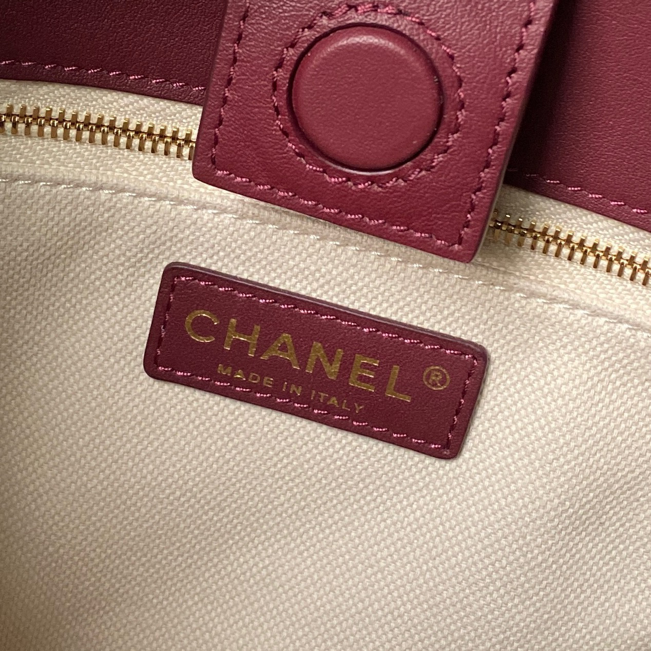 Chanel 26S Lambskin Bucket Handbag AS6268 - Image 8