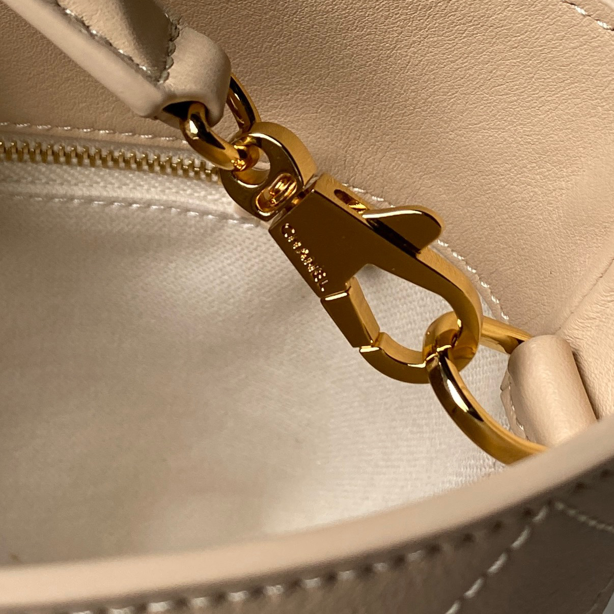 Chanel 26S AS6268 Lambskin Bucket Handbag - Image 8