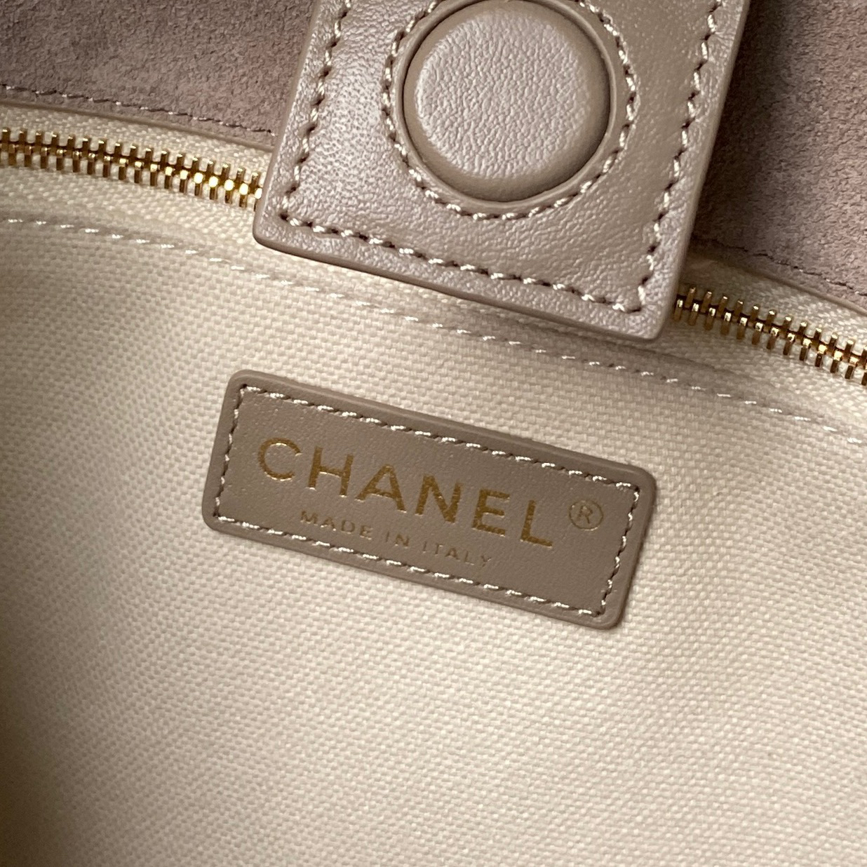Chanel 26S Velvet Bucket Handbag - Image 8