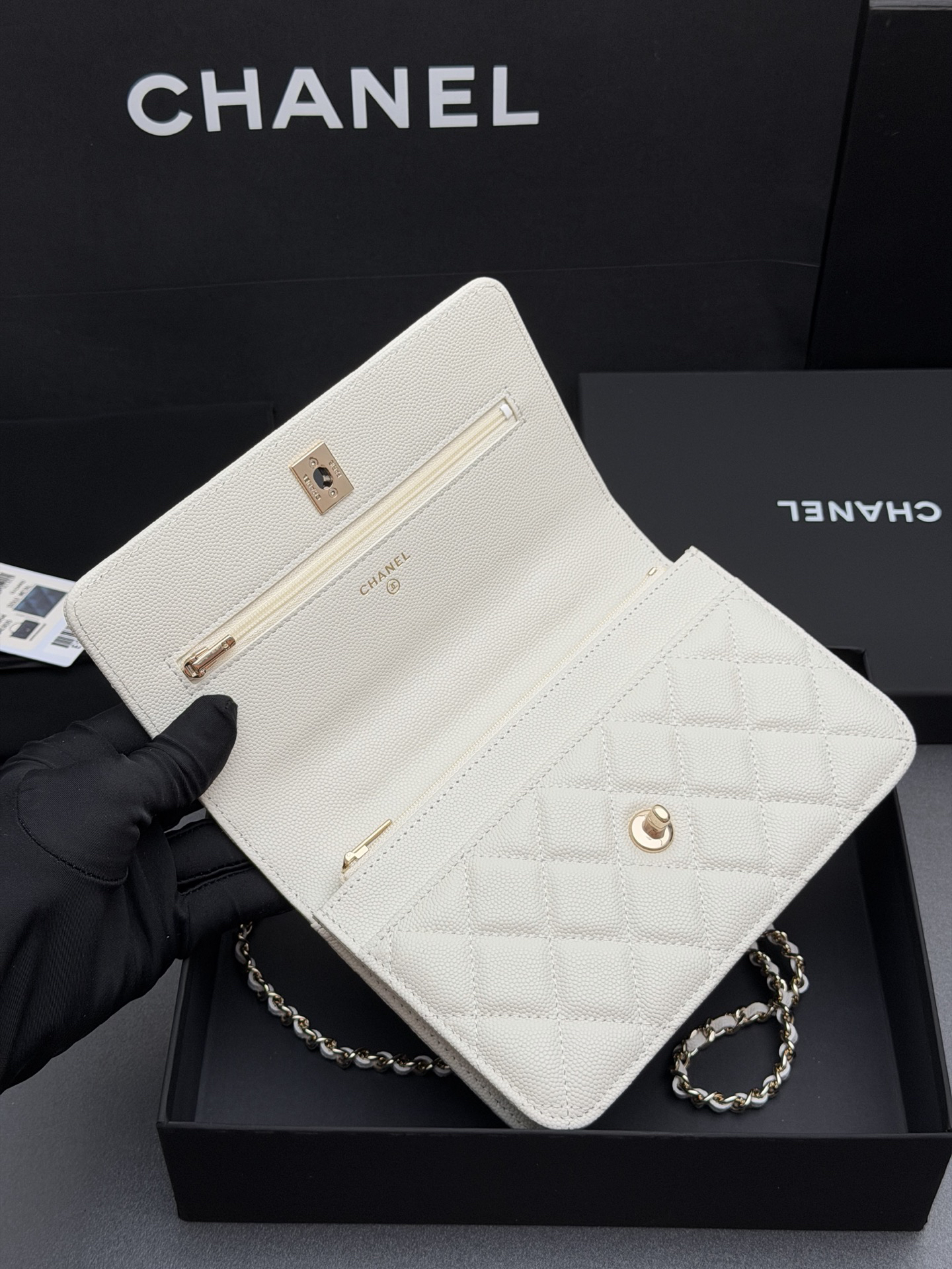 26C WOC Pearl-Handle Chain Bag - Image 8